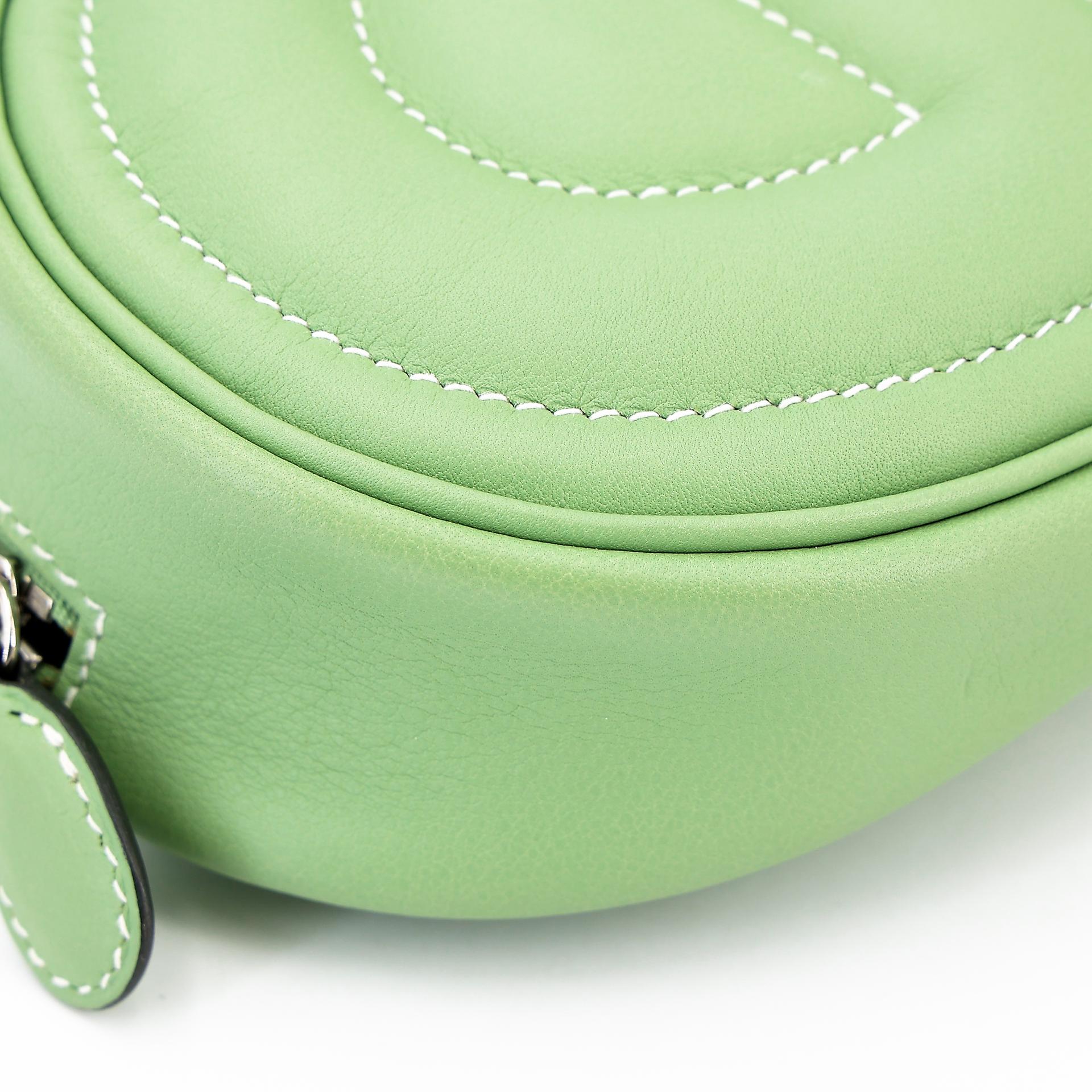 Very Good ( Rank A) HERMÈS In-The-Loop belt bag Verso Bamboo (1K) Vert Criquet (3I) Swift Palladium hardware Y (2020) - 9