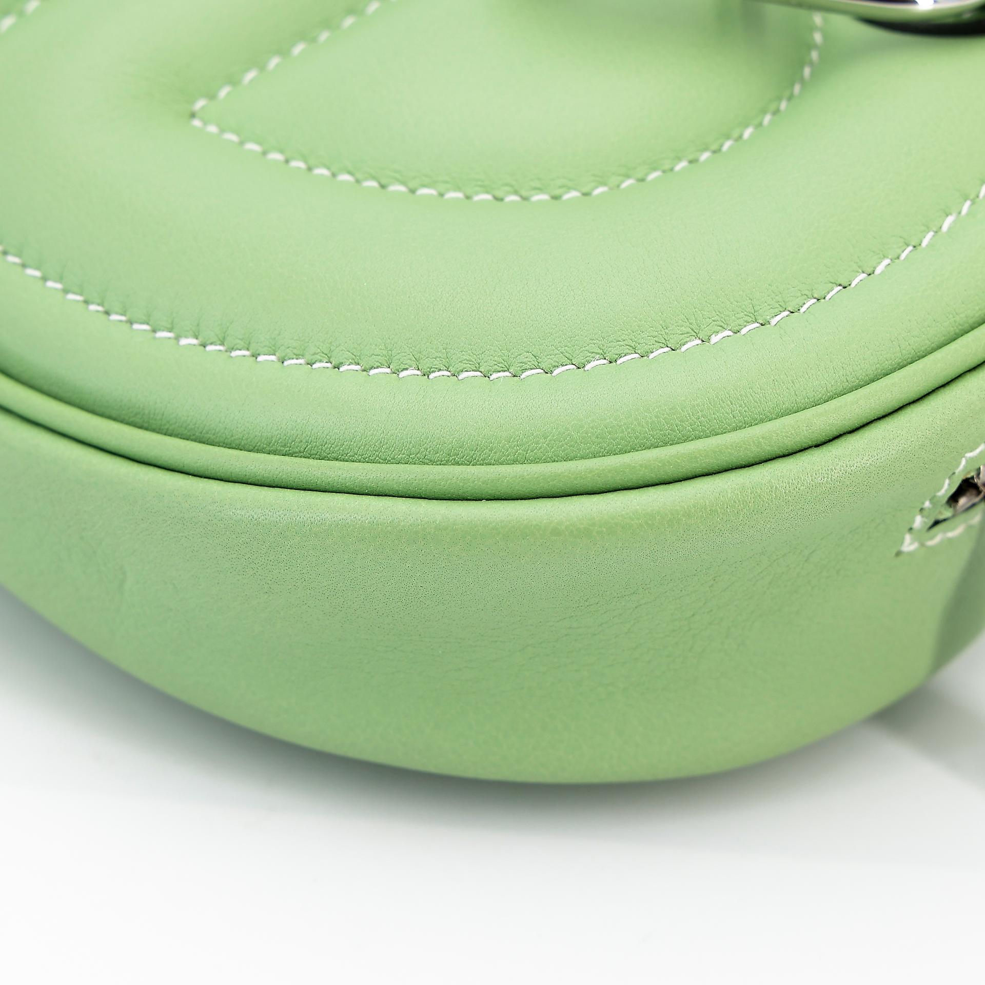 Very Good ( Rank A) HERMÈS In-The-Loop belt bag Verso Bamboo (1K) Vert Criquet (3I) Swift Palladium hardware Y (2020) - 7