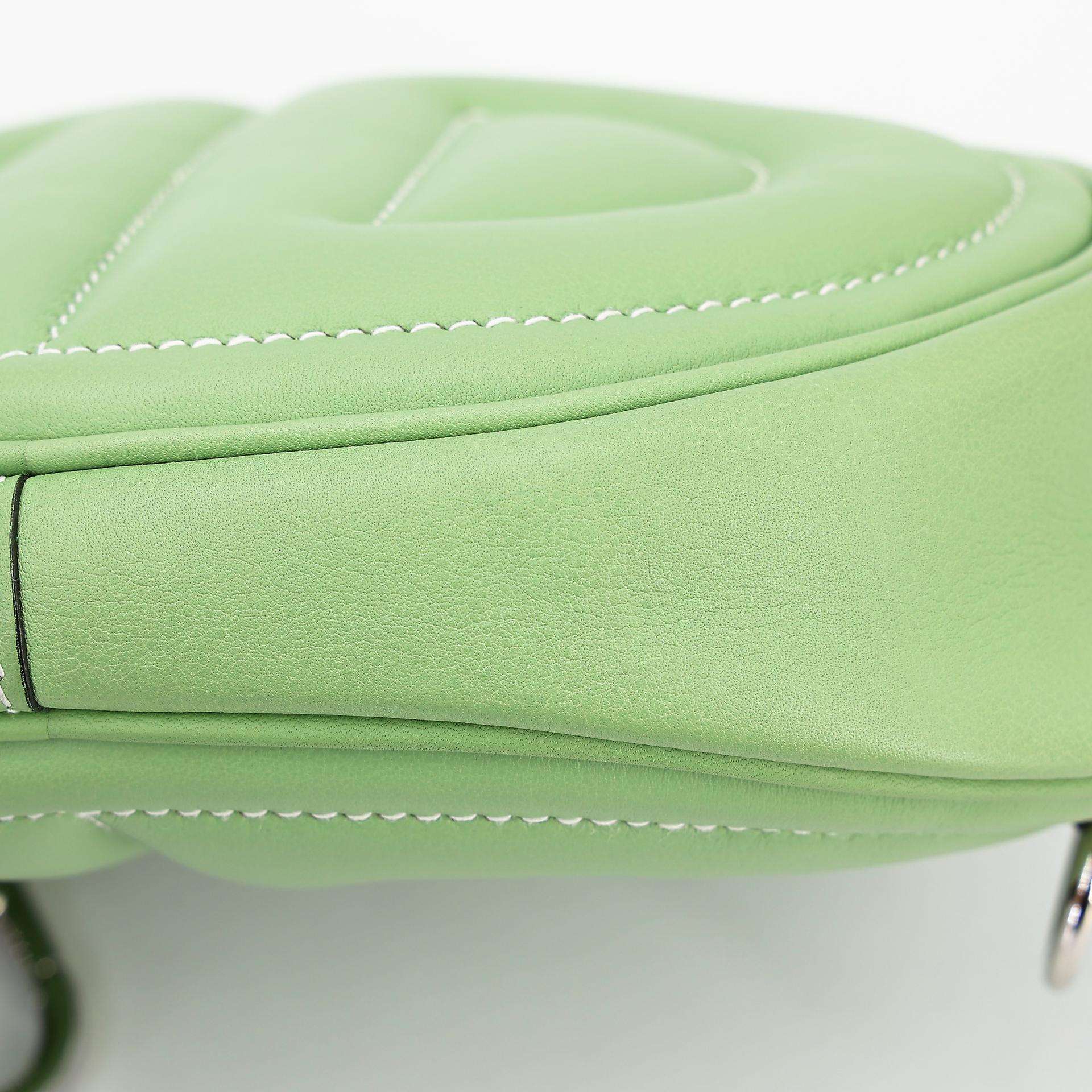 Very Good ( Rank A) HERMÈS In-The-Loop belt bag Verso Bamboo (1K) Vert Criquet (3I) Swift Palladium hardware Y (2020) - 16