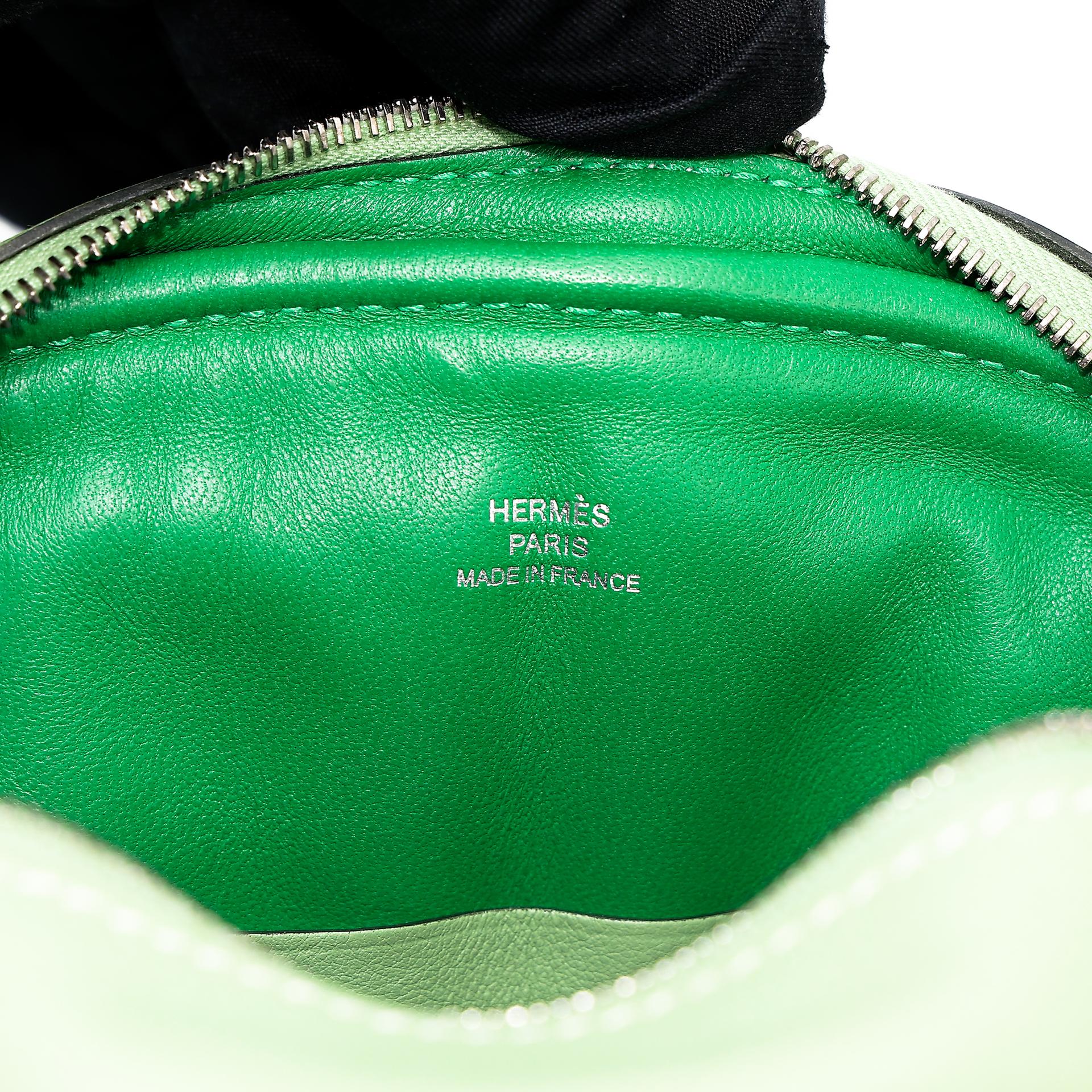 Very Good ( Rank A) HERMÈS In-The-Loop belt bag Verso Bamboo (1K) Vert Criquet (3I) Swift Palladium hardware Y (2020) - 18