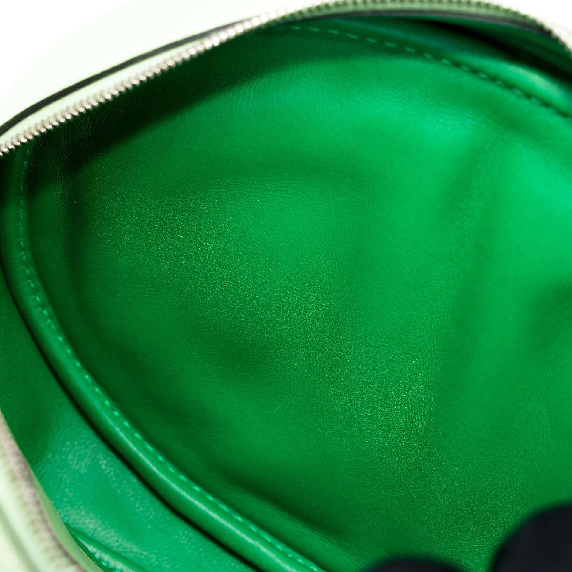 Very Good ( Rank A) HERMÈS In-The-Loop belt bag Verso Bamboo (1K) Vert Criquet (3I) Swift Palladium hardware Y (2020) - 22