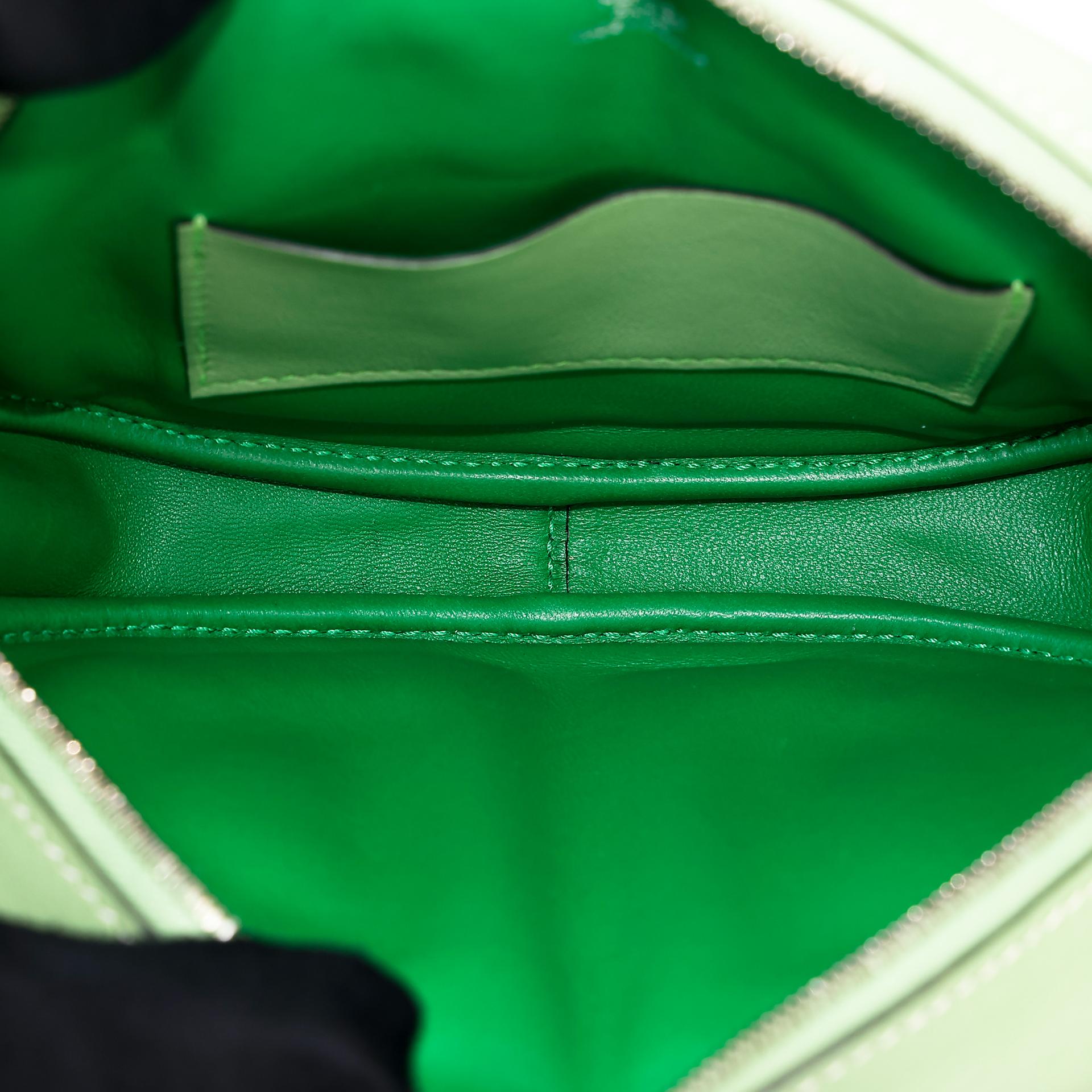 Very Good ( Rank A) HERMÈS In-The-Loop belt bag Verso Bamboo (1K) Vert Criquet (3I) Swift Palladium hardware Y (2020) - 24