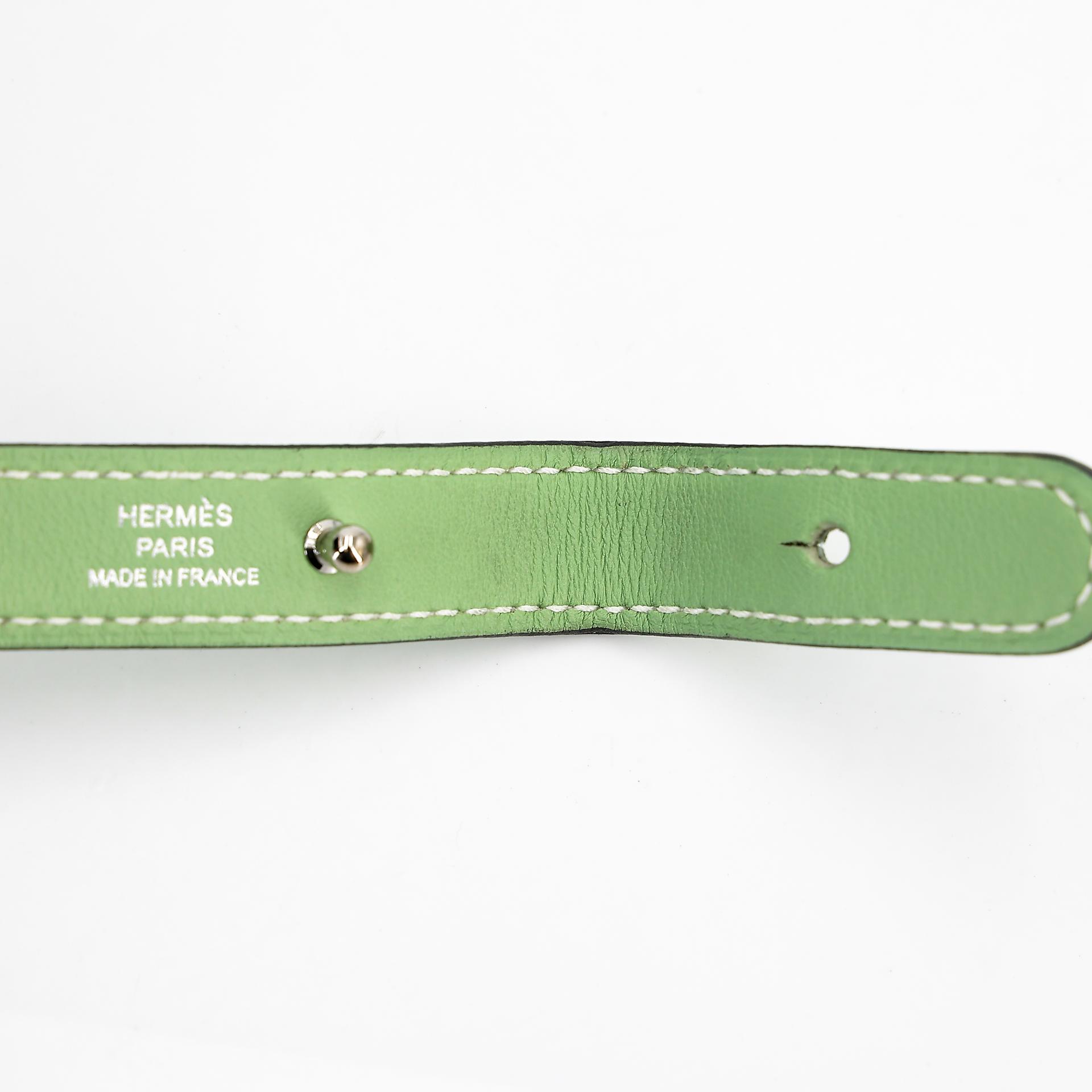 Very Good ( Rank A) HERMÈS In-The-Loop belt bag Verso Bamboo (1K) Vert Criquet (3I) Swift Palladium hardware Y (2020) - 28