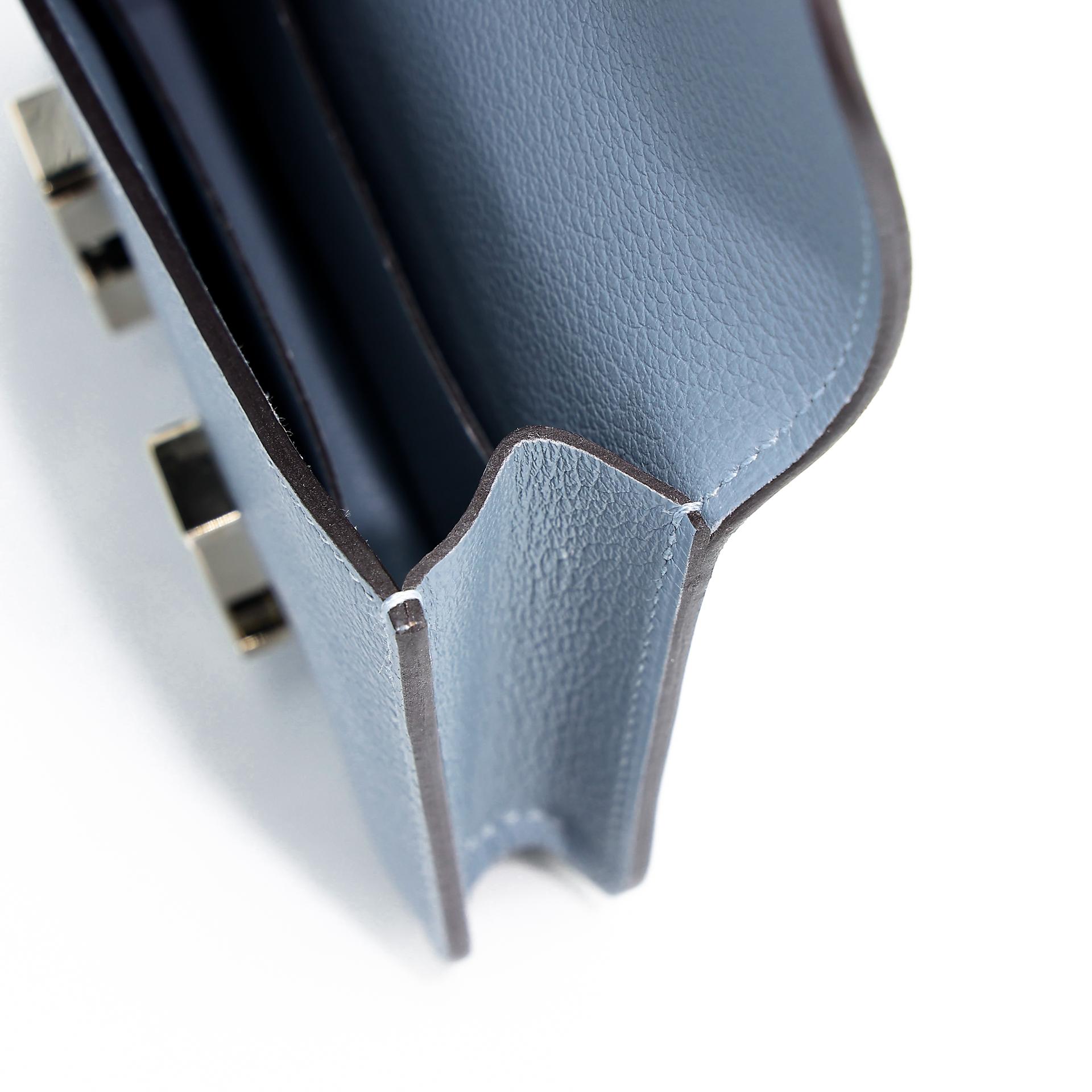 Very Good ( Rank A) HERMÈS Constance Slim Wallet Bleu Lin (J7) Evercolor Palladium hardware Z (2021) - 11