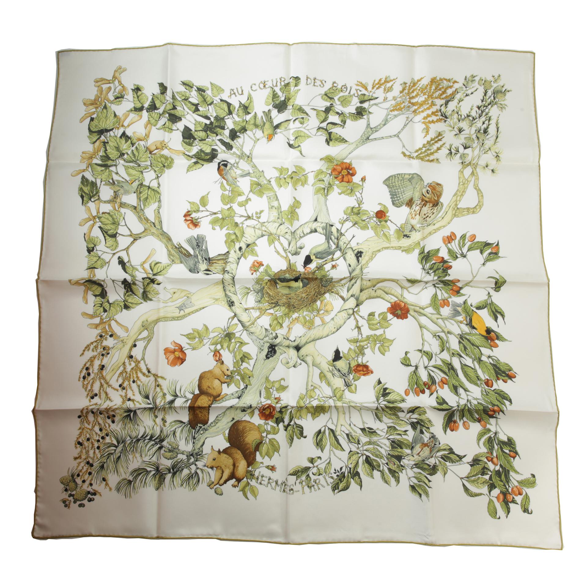 Excellent ( Rank SA ) HERMÈS Carre 90  AU COEUR DES BOIS scarf Green White Silk - 1