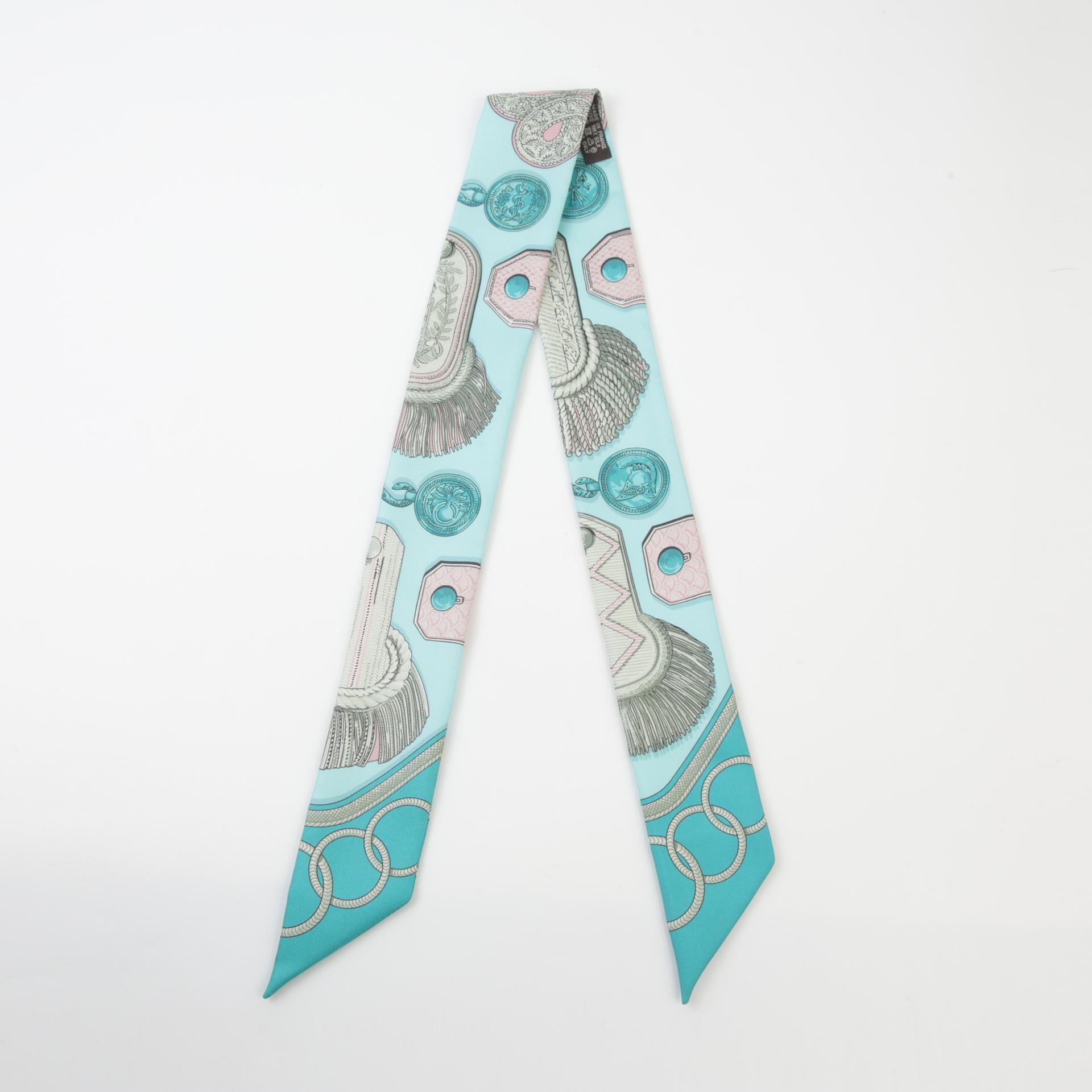 Excellent ( Rank SA ) HERMÈS Twilly EPAULETTES Pink Blue Silk - 2