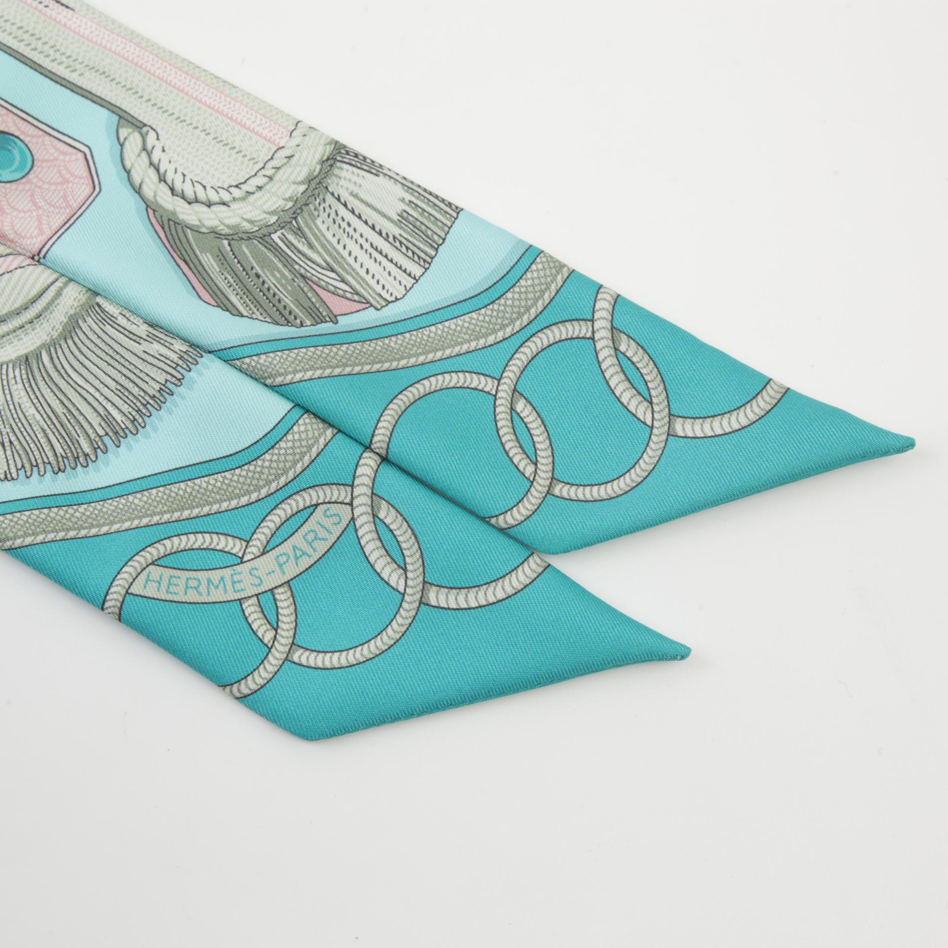 Excellent ( Rank SA ) HERMÈS Twilly EPAULETTES Pink Blue Silk - 3