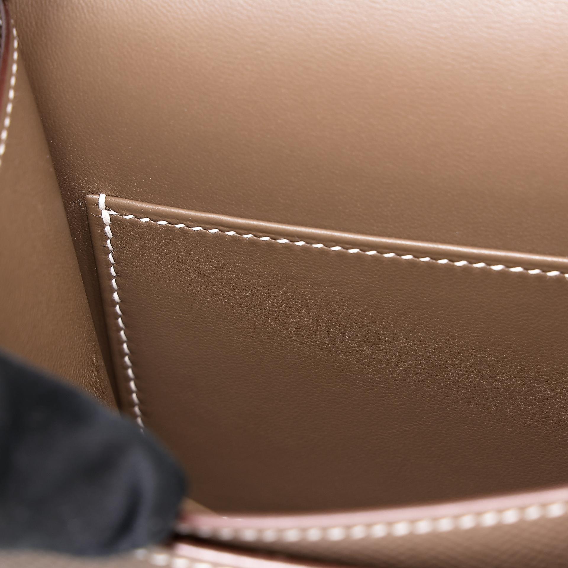 Very Good ( Rank A) HERMÈS Constance Mini Etoupe (18) Epsom Gold hardware U (2022) - 17