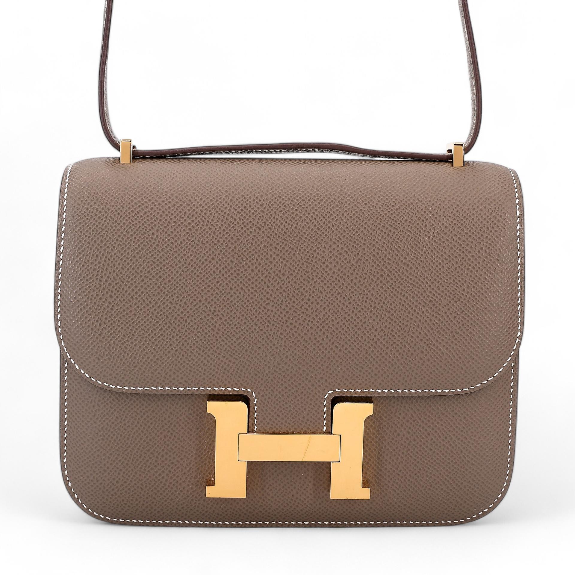 Very Good ( Rank A) HERMÈS Constance Mini Etoupe (18) Epsom Gold hardware U (2022) - 1