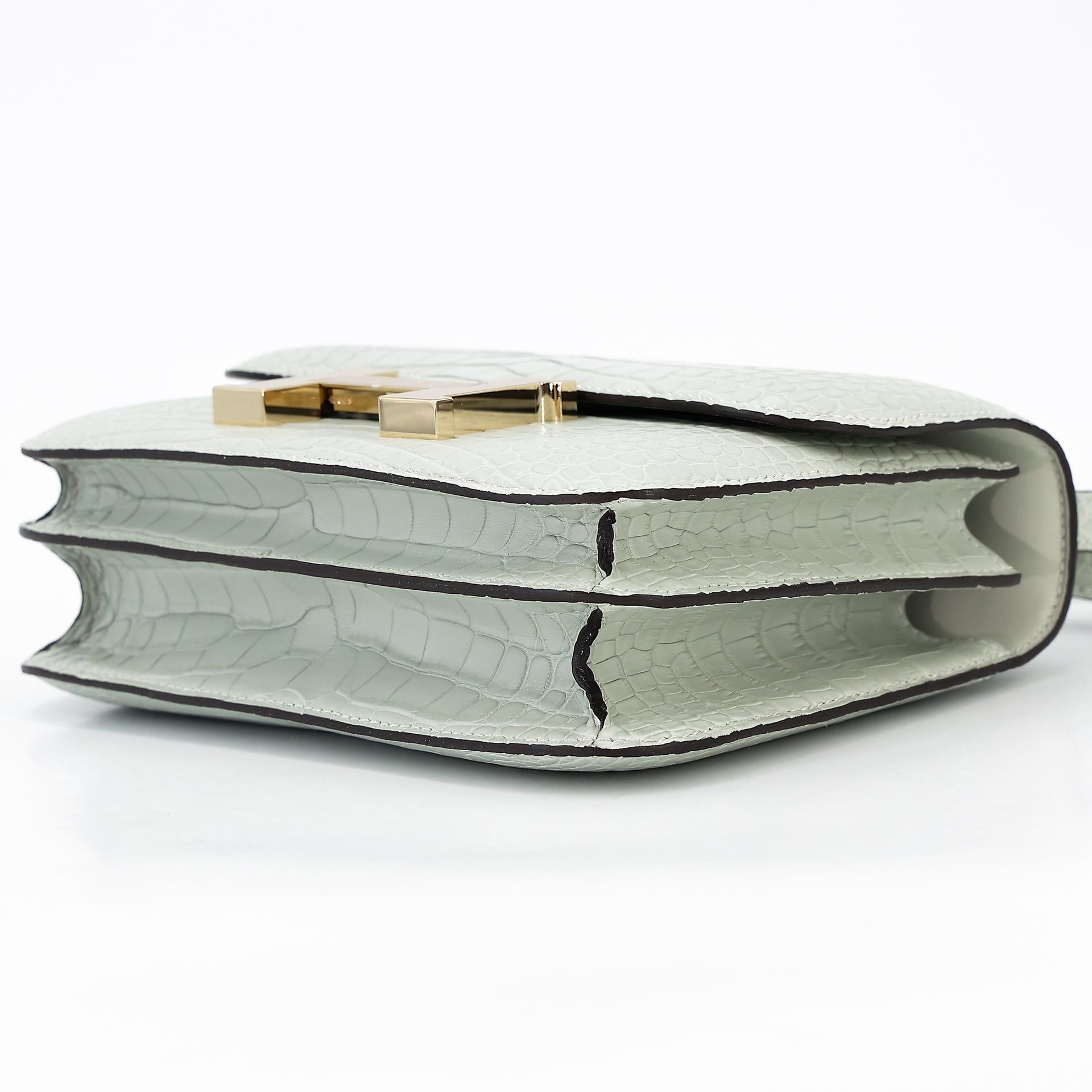 Brand New ( Rank N ) HERMÈS Constance Mini Gris Neve (0W) Matte Alligator Permabrass hardware W (2024) - 4