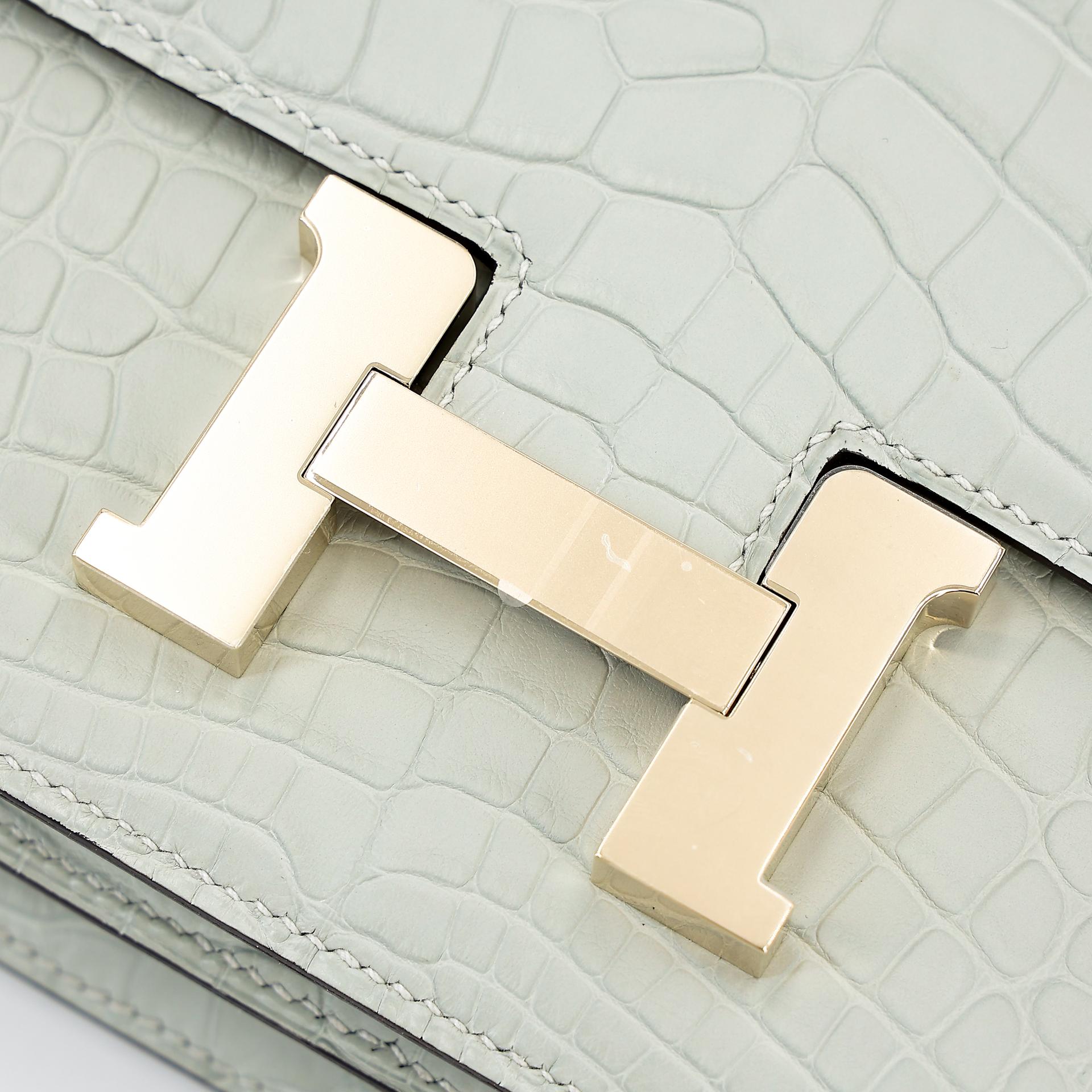 Brand New ( Rank N ) HERMÈS Constance Mini Gris Neve (0W) Matte Alligator Permabrass hardware W (2024) - 8