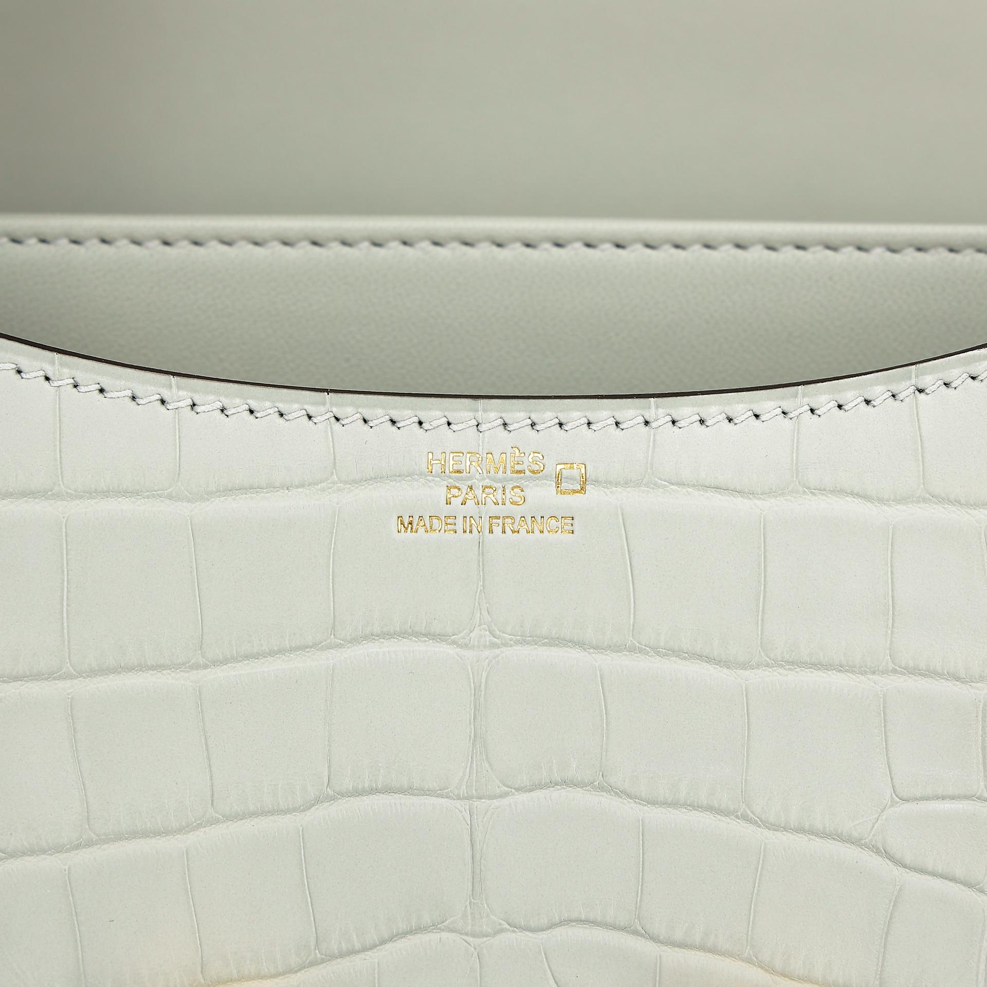 Brand New ( Rank N ) HERMÈS Constance Mini Gris Neve (0W) Matte Alligator Permabrass hardware W (2024) - 11