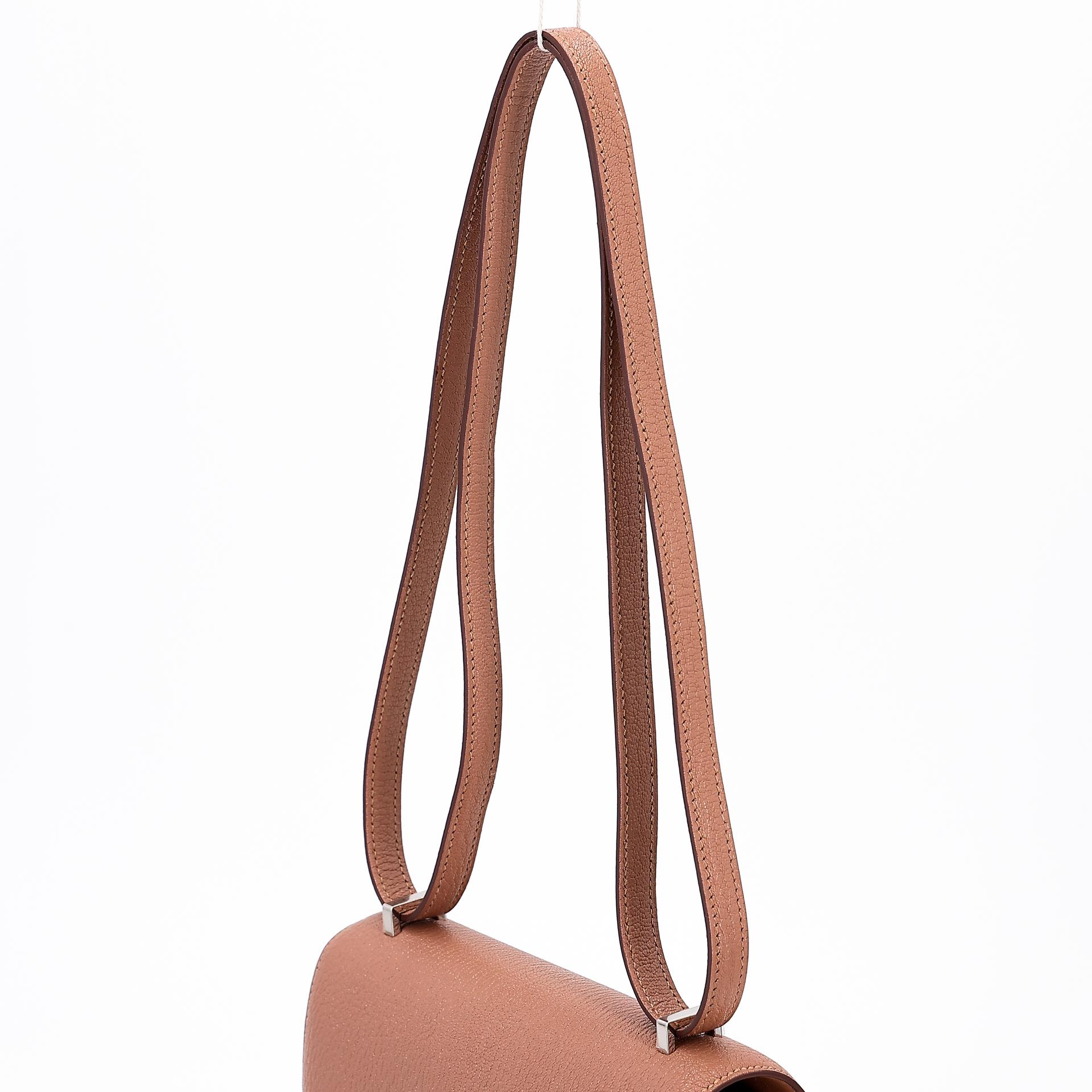 Very Good ( Rank A) HERMÈS Constance Mini Quebracho (2J) Chevre Palladium hardware Y (2020) - 3