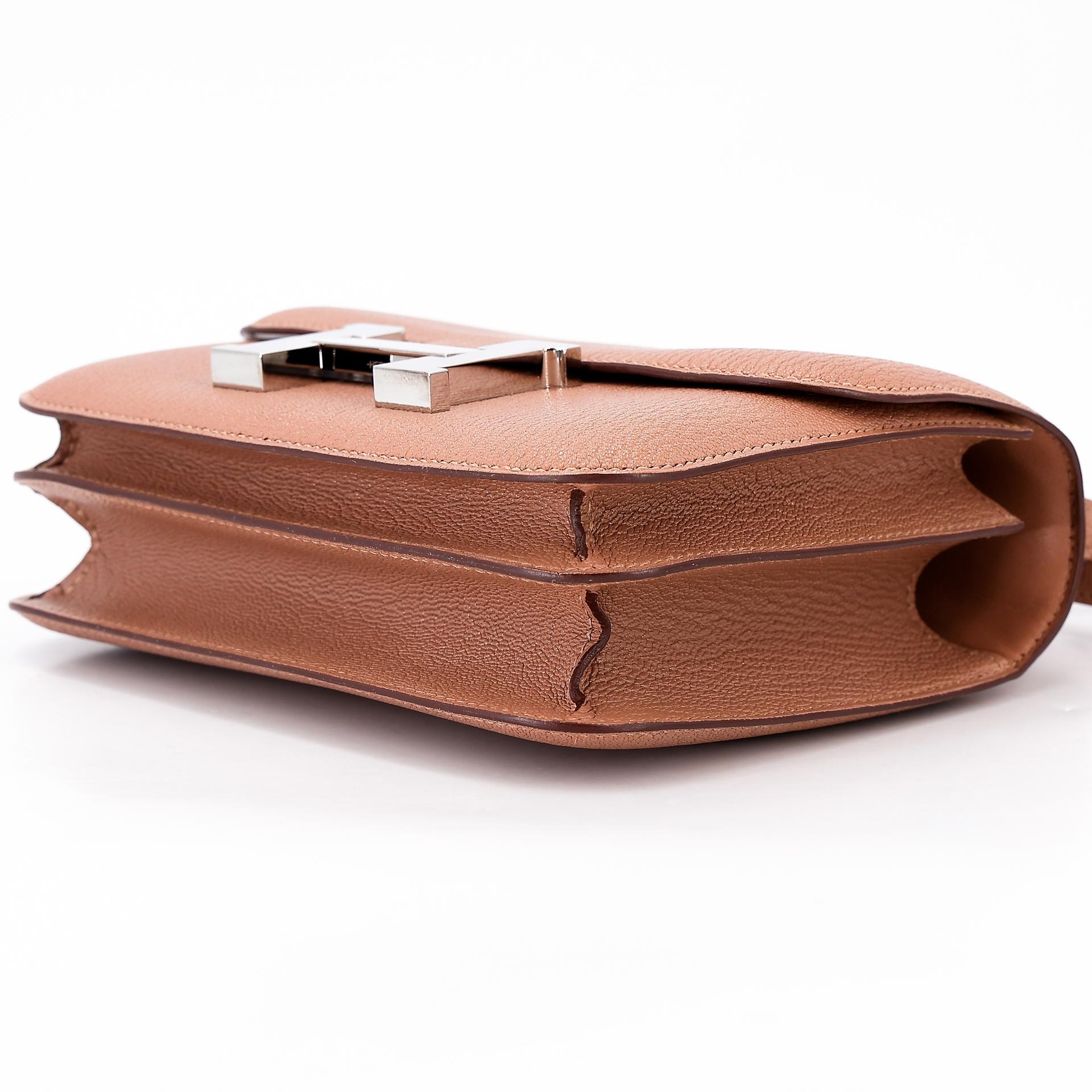 Very Good ( Rank A) HERMÈS Constance Mini Quebracho (2J) Chevre Palladium hardware Y (2020) - 4