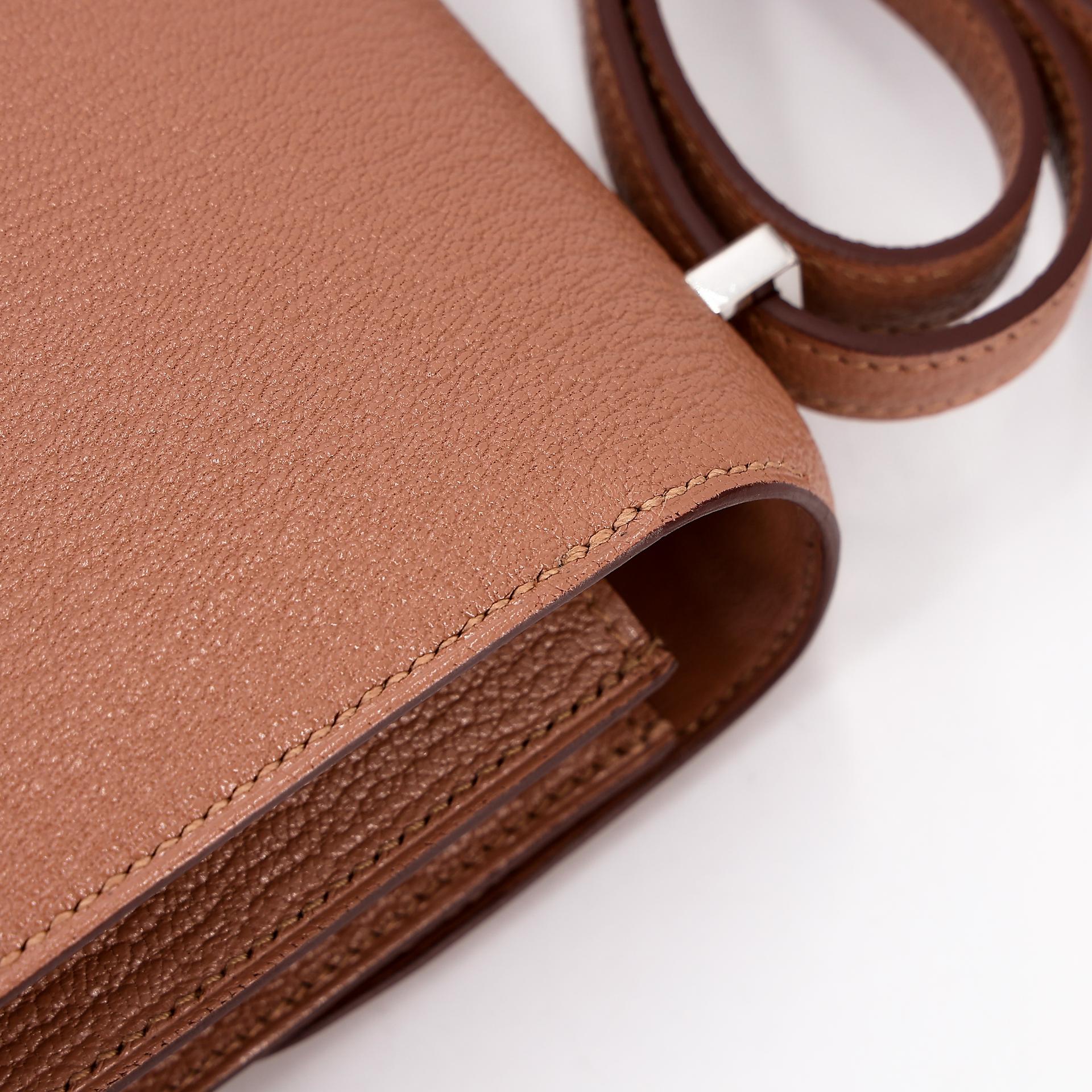 Very Good ( Rank A) HERMÈS Constance Mini Quebracho (2J) Chevre Palladium hardware Y (2020) - 9