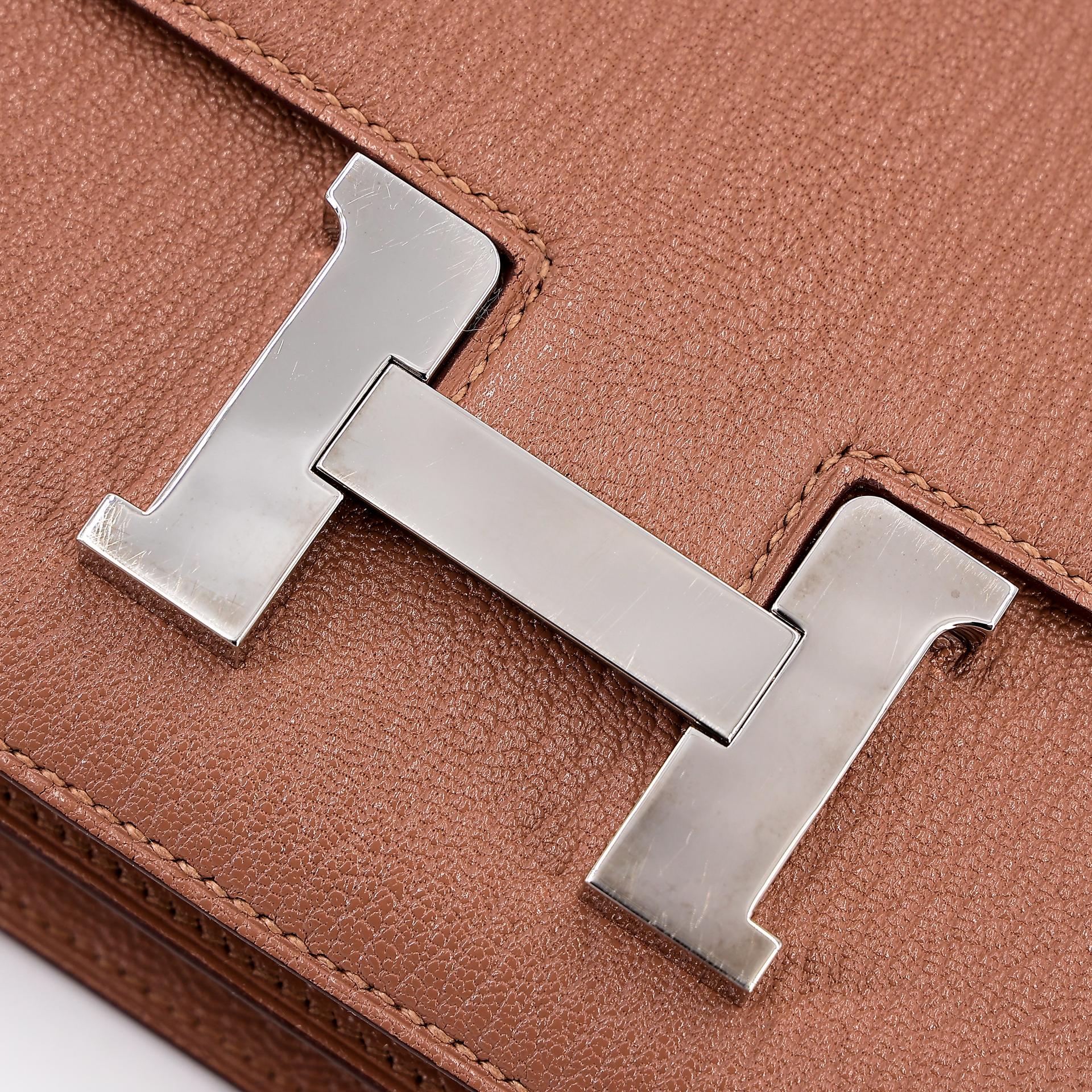 Very Good ( Rank A) HERMÈS Constance Mini Quebracho (2J) Chevre Palladium hardware Y (2020) - 12