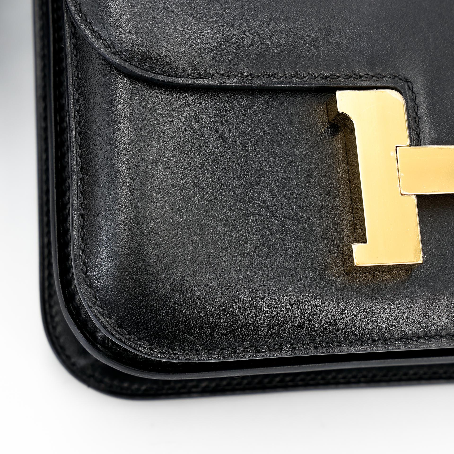 Very Good ( Rank A) HERMÈS Constance Mini Black (89) Tadelakt Gold hardware Z (2021) - 11
