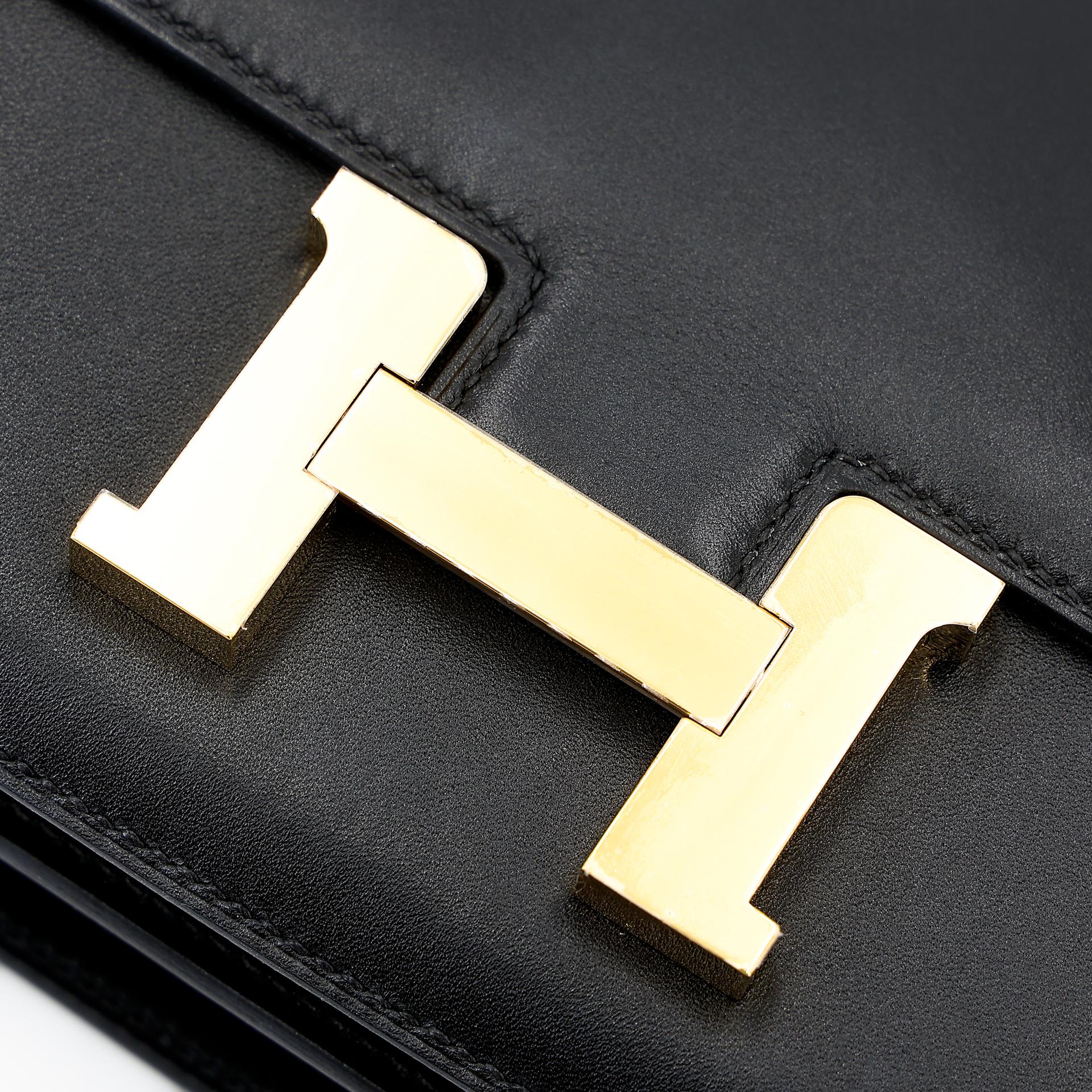 Very Good ( Rank A) HERMÈS Constance Mini Black (89) Tadelakt Gold hardware Z (2021) - 12