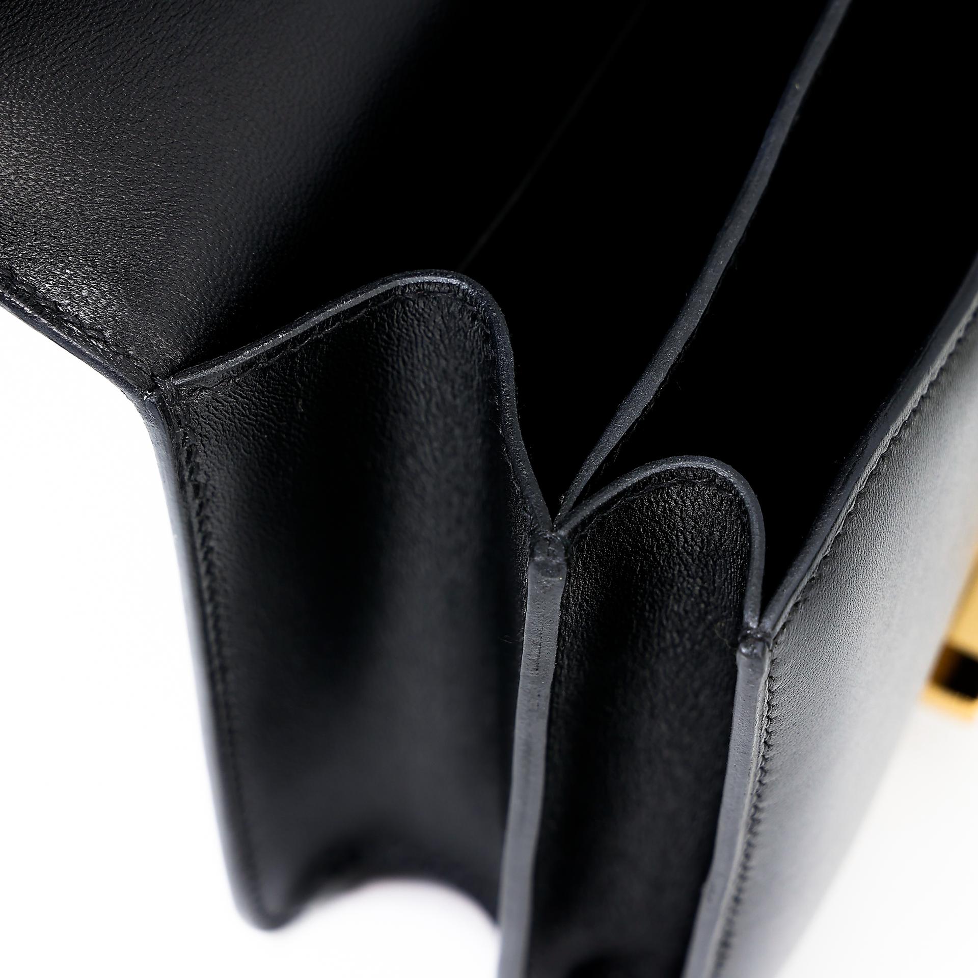 Very Good ( Rank A) HERMÈS Constance Mini Black (89) Tadelakt Gold hardware Z (2021) - 27