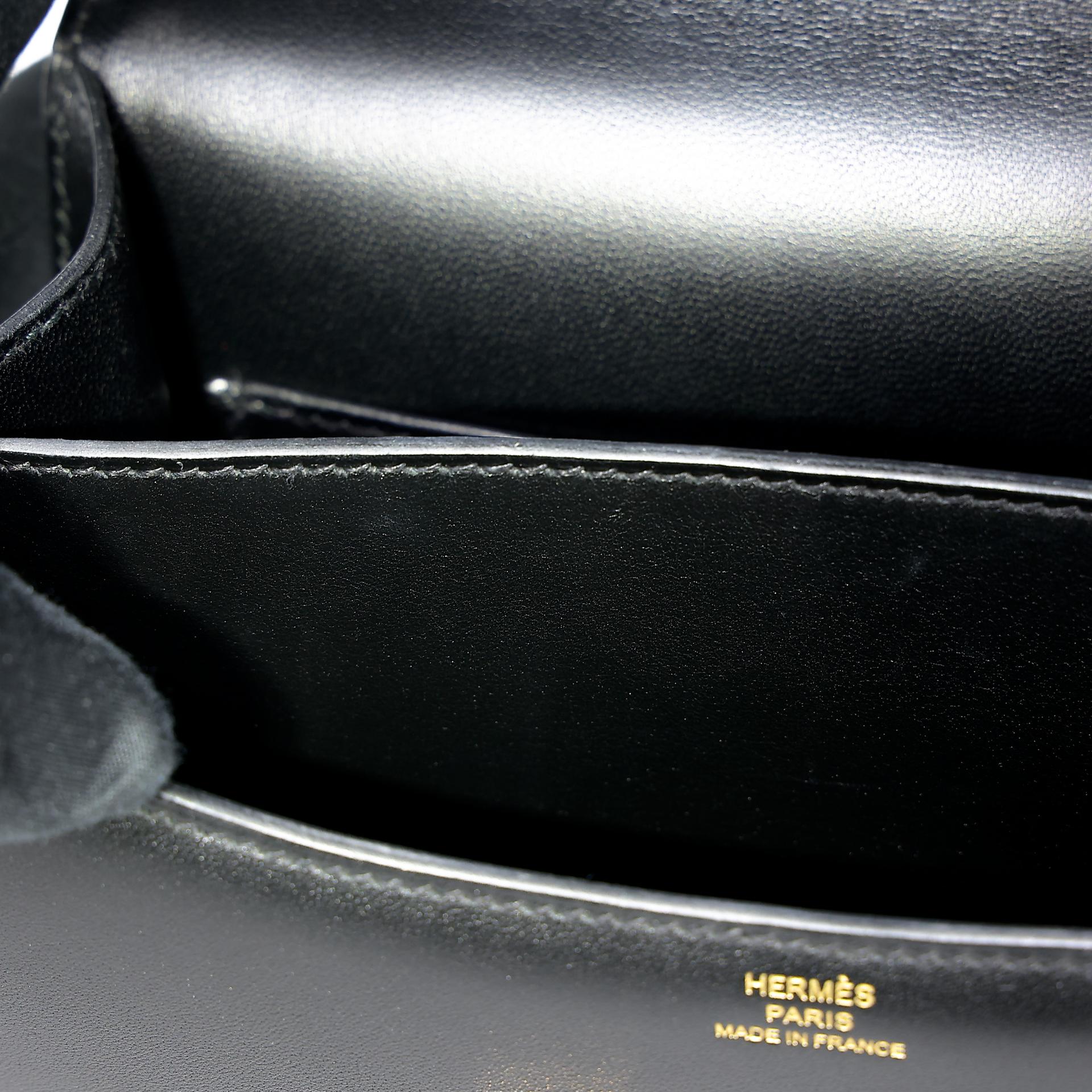 Very Good ( Rank A) HERMÈS Constance Mini Black (89) Tadelakt Gold hardware Z (2021) - 23