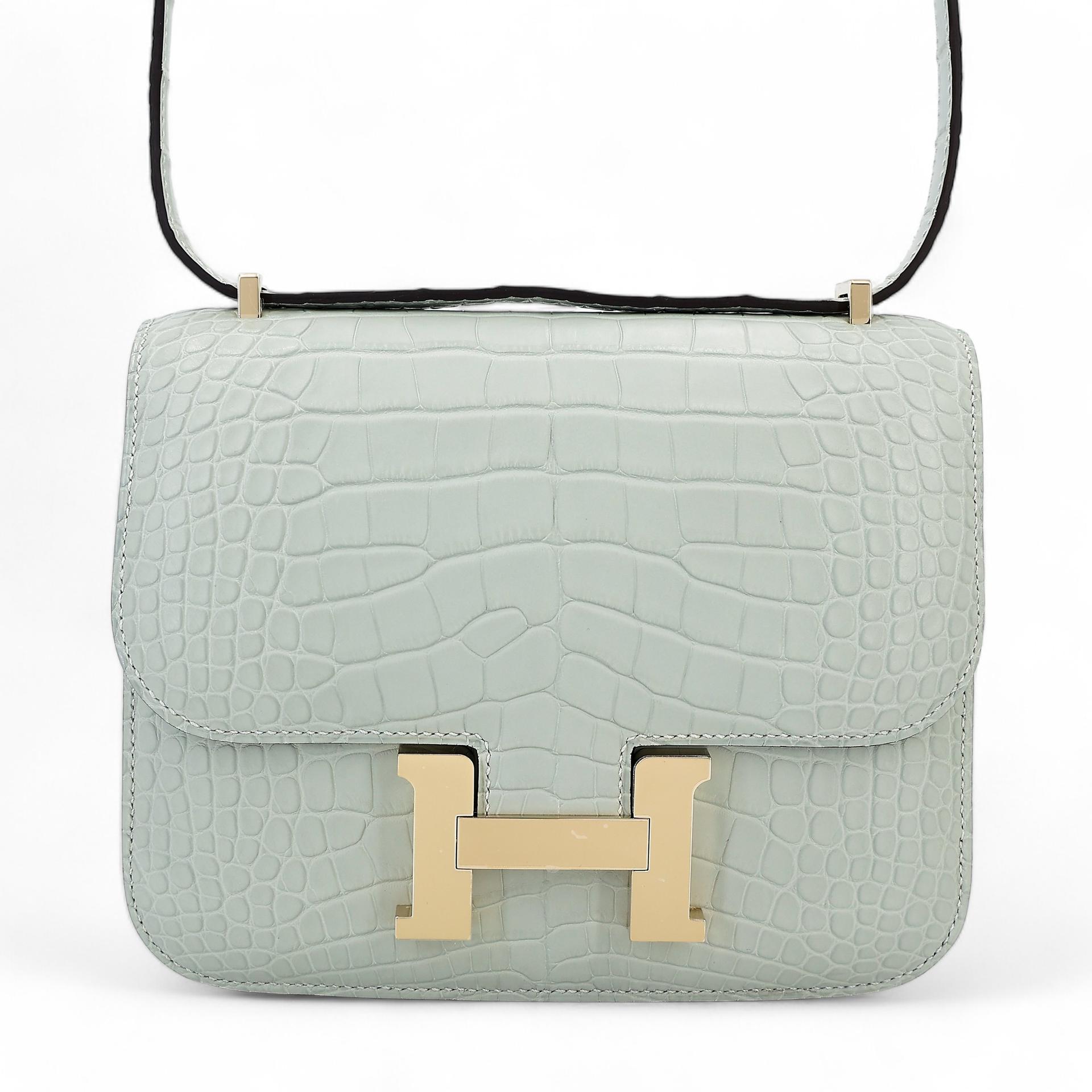 Brand New ( Rank N ) HERMÈS Constance Mini Gris Neve (0W) Matte Alligator Permabrass hardware W (2024) - 1