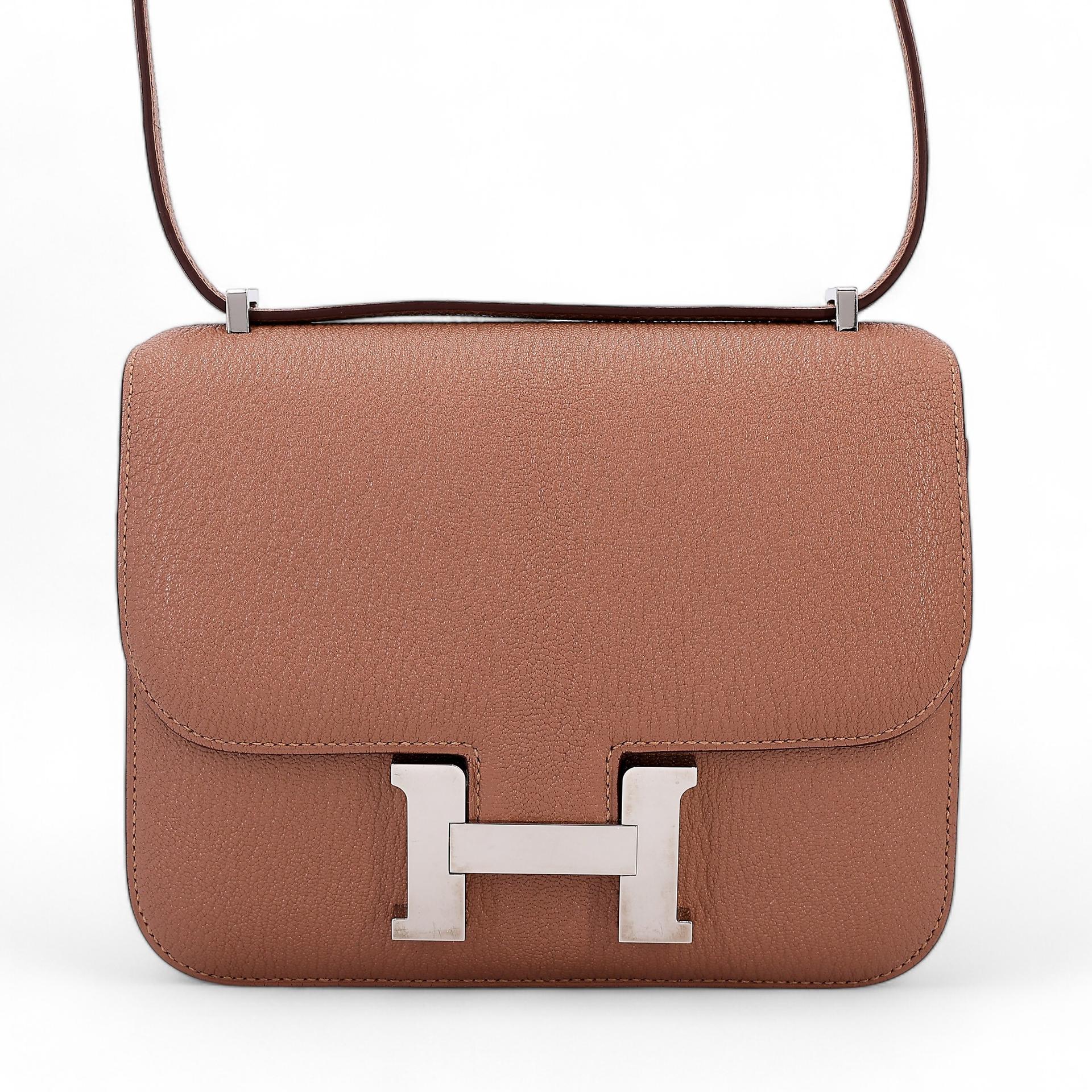 Very Good ( Rank A) HERMÈS Constance Mini Quebracho (2J) Chevre Palladium hardware Y (2020) - 1