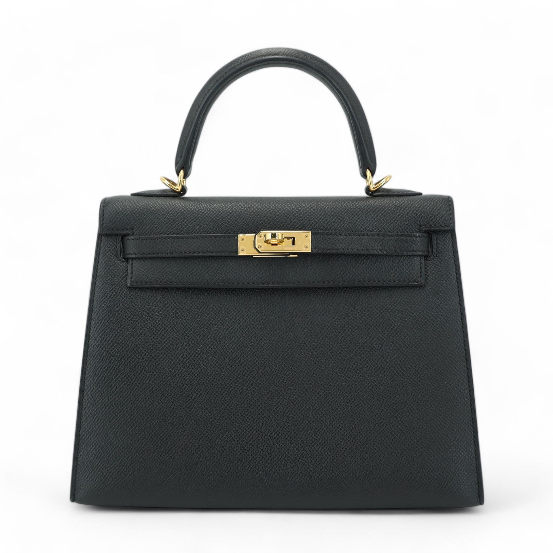 Very Good ( Rank A) HERMÈS Kelly 25 Sellier Black (89) Epsom Gold hardware T (2015) - 1