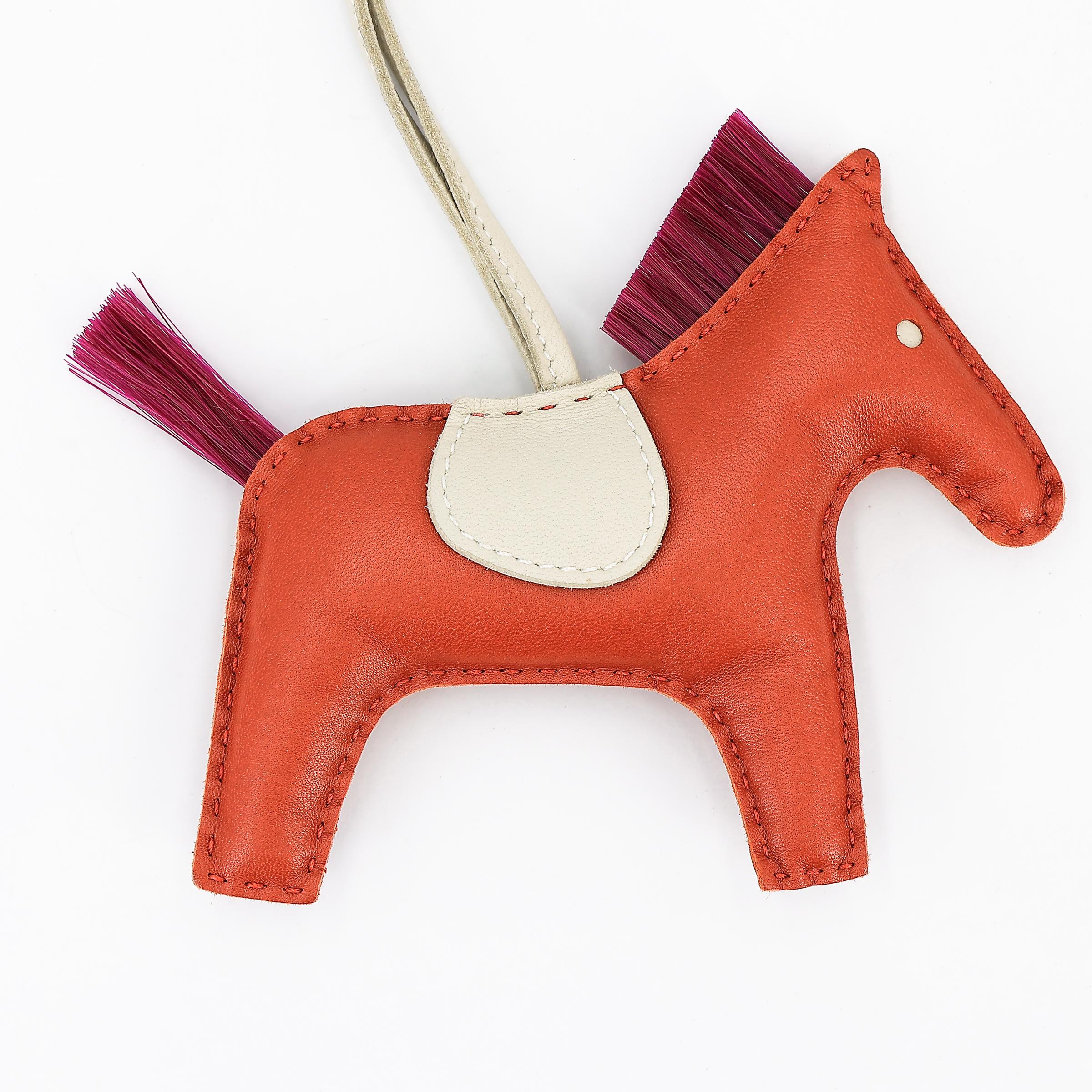 Excellent ( Rank SA ) HERMÈS Rodeo MM Carnelian Craie (10) Magnolia (9I) Agneau B (2023) - 5
