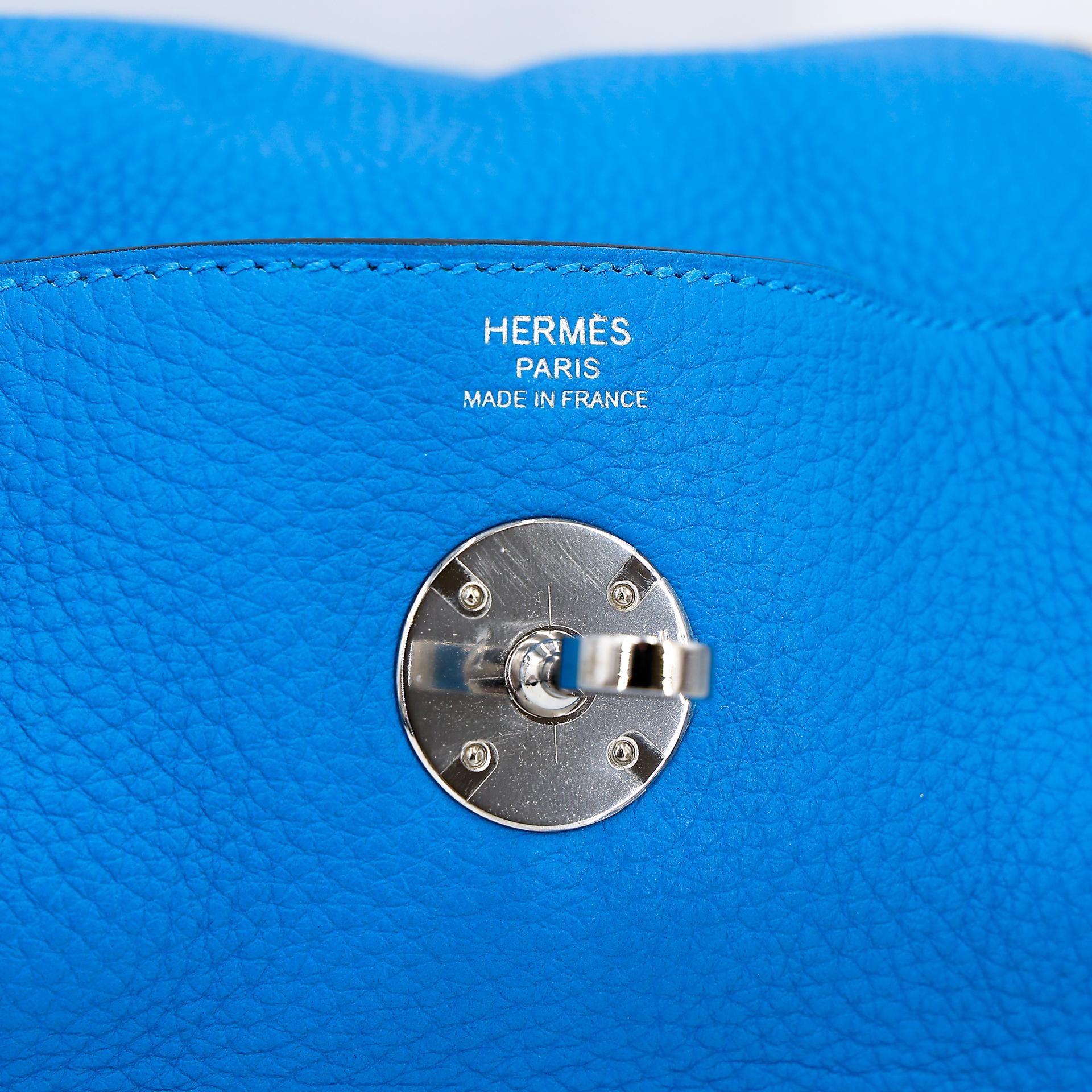 Very Good ( Rank A) HERMÈS Lindy 26 Verso Bleu Zanzibar (B3) Malachite (Z6) Clemence Palladium hardware A (2017) - 12