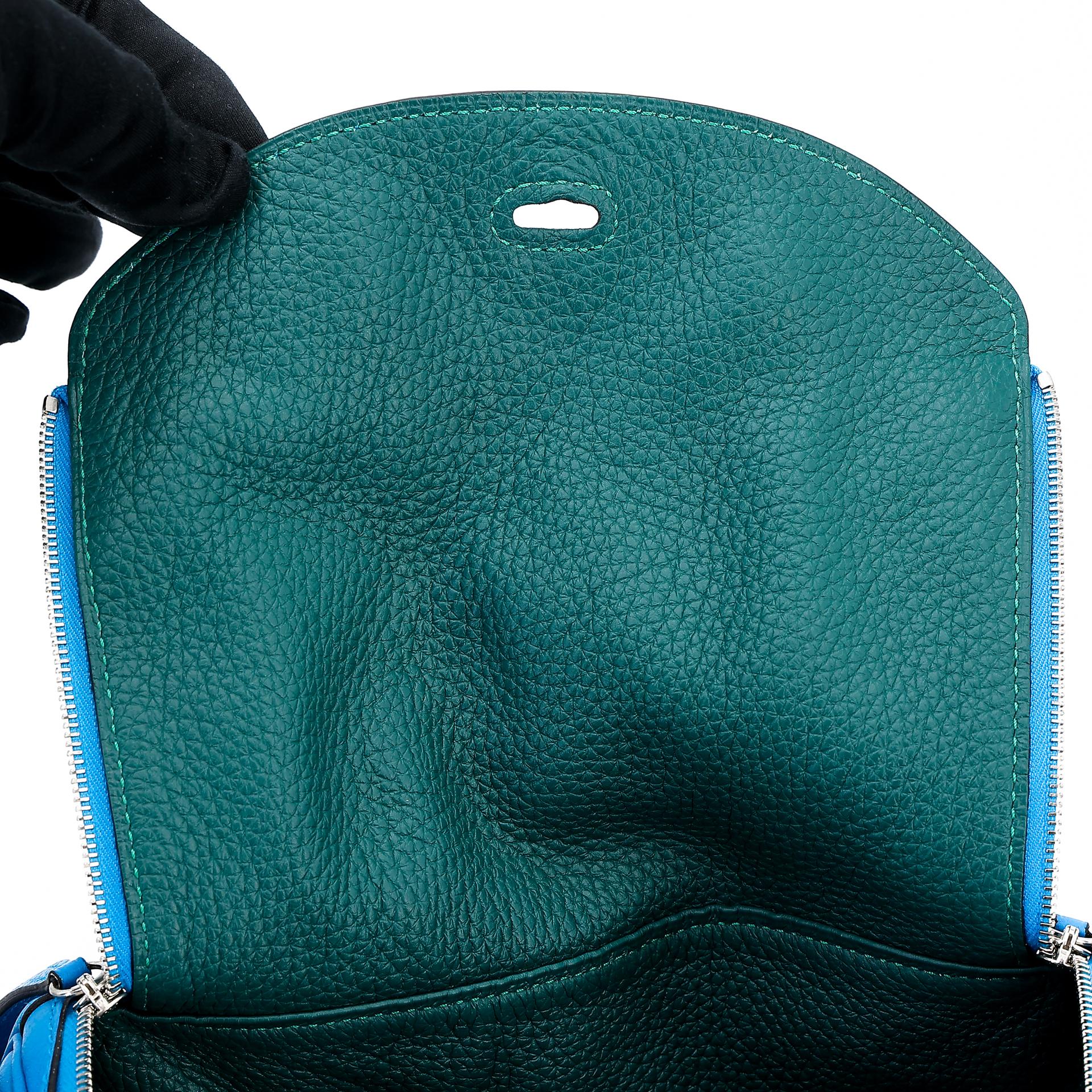 Very Good ( Rank A) HERMÈS Lindy 26 Verso Bleu Zanzibar (B3) Malachite (Z6) Clemence Palladium hardware A (2017) - 13