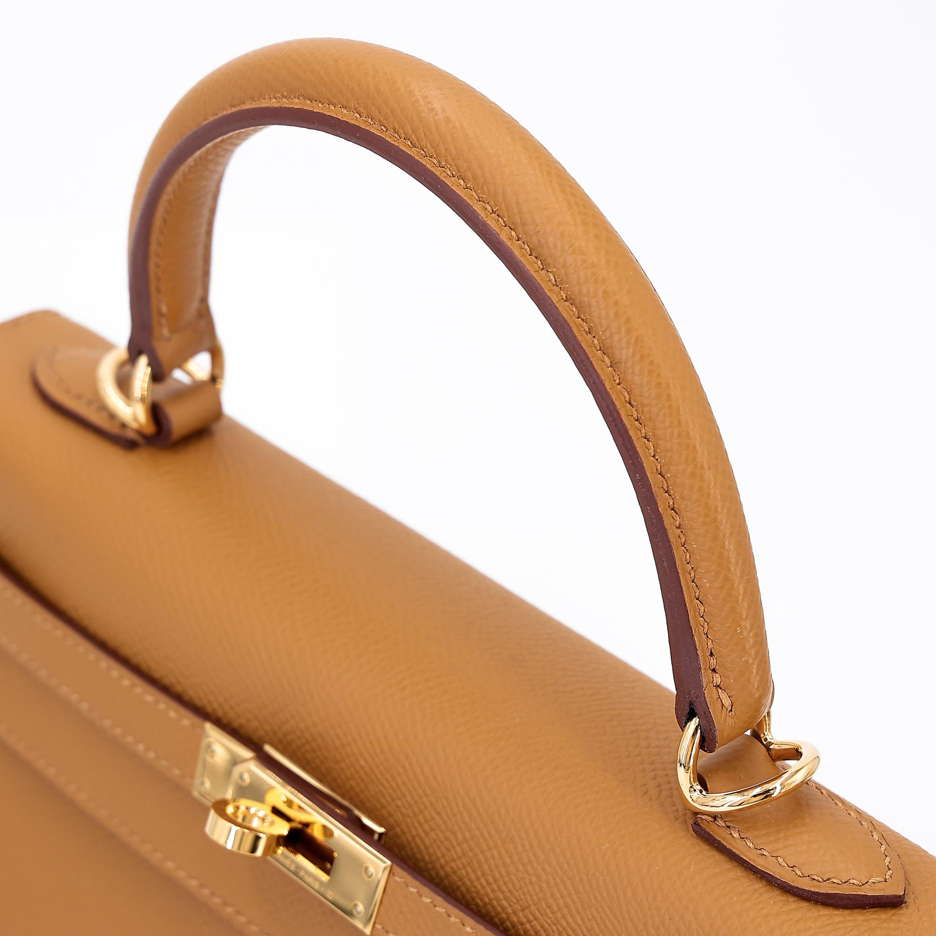 Excellent ( Rank SA ) HERMÈS Kelly 25 Sellier Sesame (2S) Epsom Gold hardware B (2023) - 3