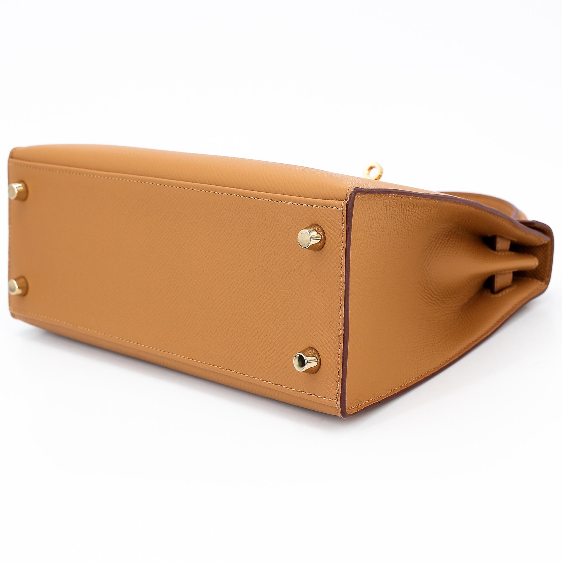 Excellent ( Rank SA ) HERMÈS Kelly 25 Sellier Sesame (2S) Epsom Gold hardware B (2023) - 4