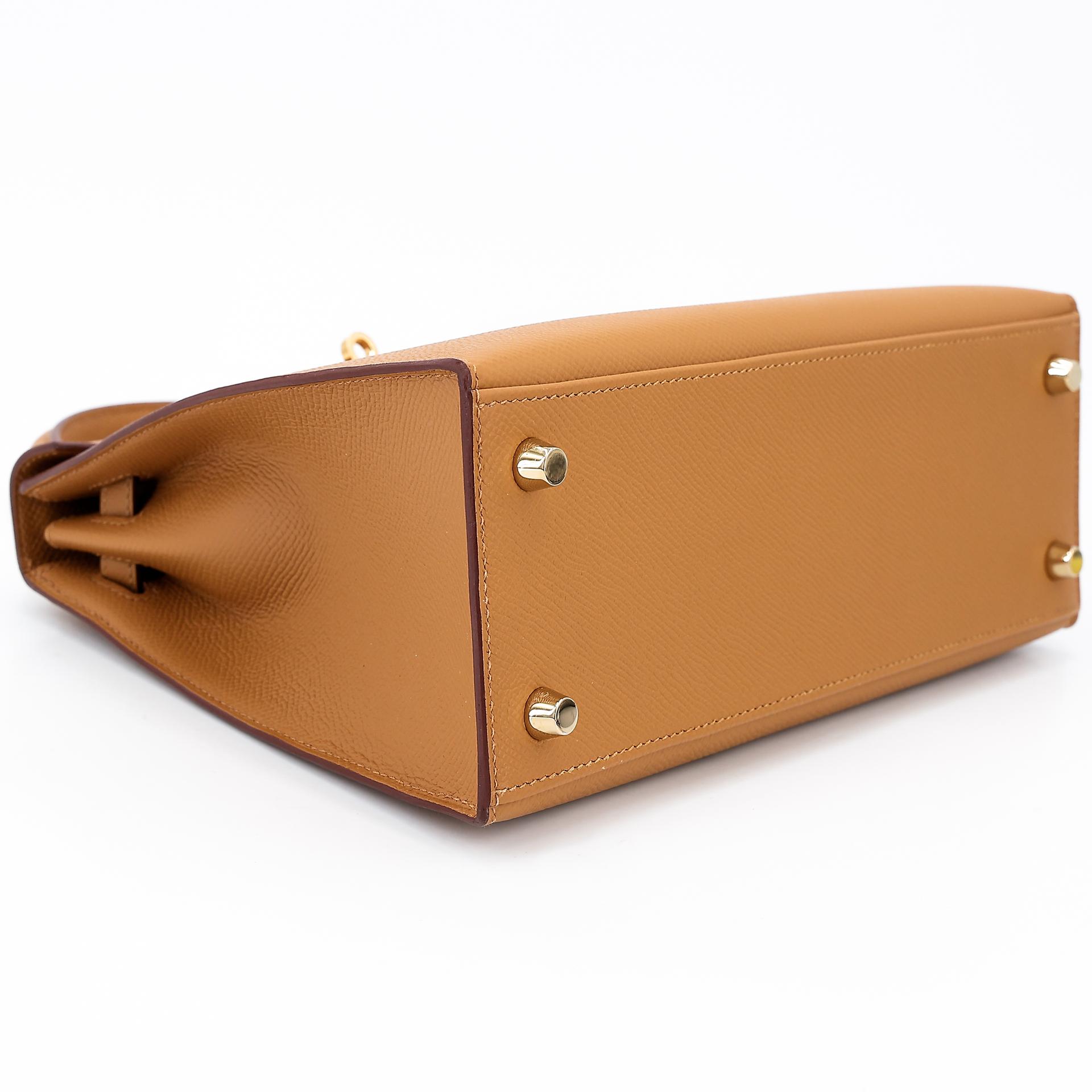 Excellent ( Rank SA ) HERMÈS Kelly 25 Sellier Sesame (2S) Epsom Gold hardware B (2023) - 5