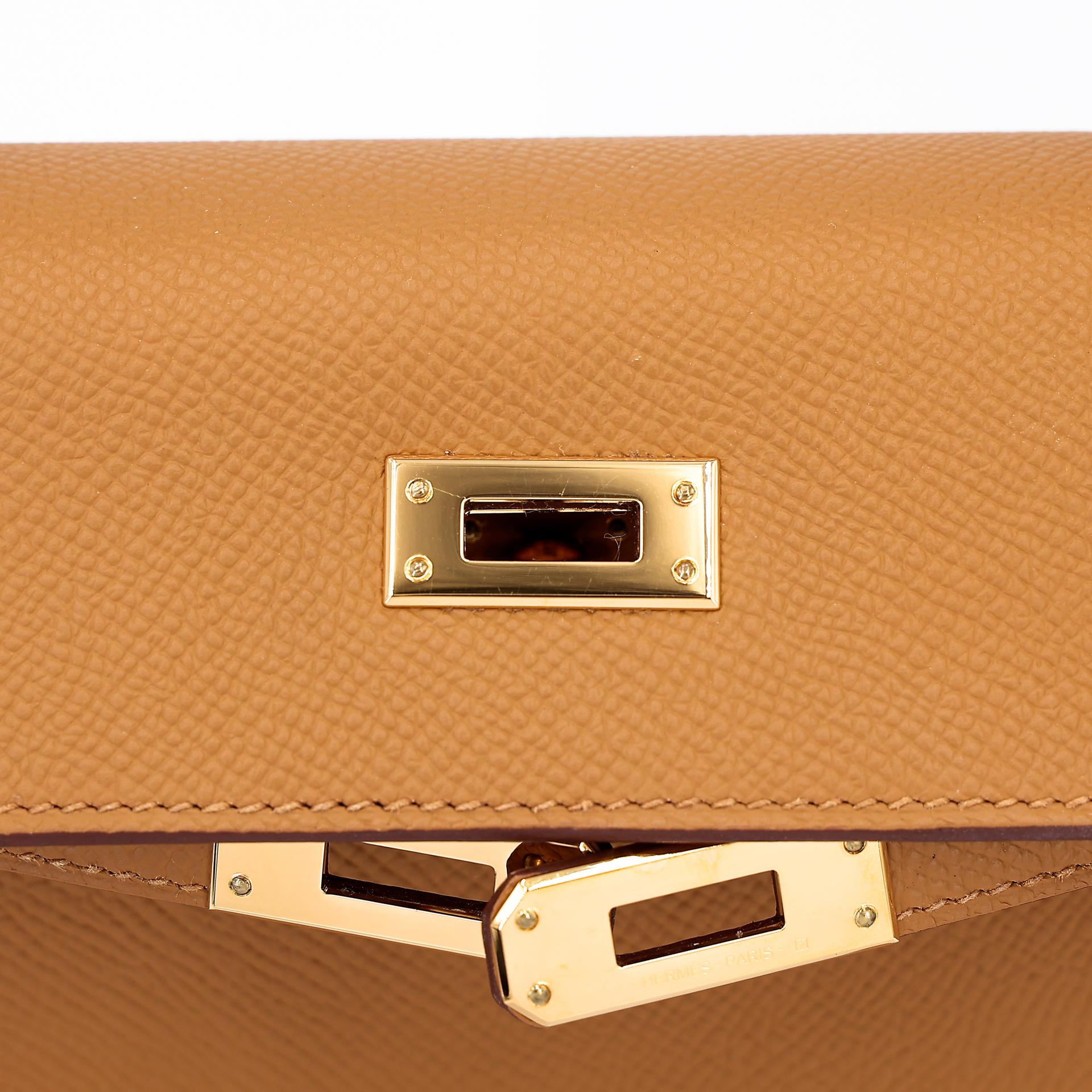 Excellent ( Rank SA ) HERMÈS Kelly 25 Sellier Sesame (2S) Epsom Gold hardware B (2023) - 16