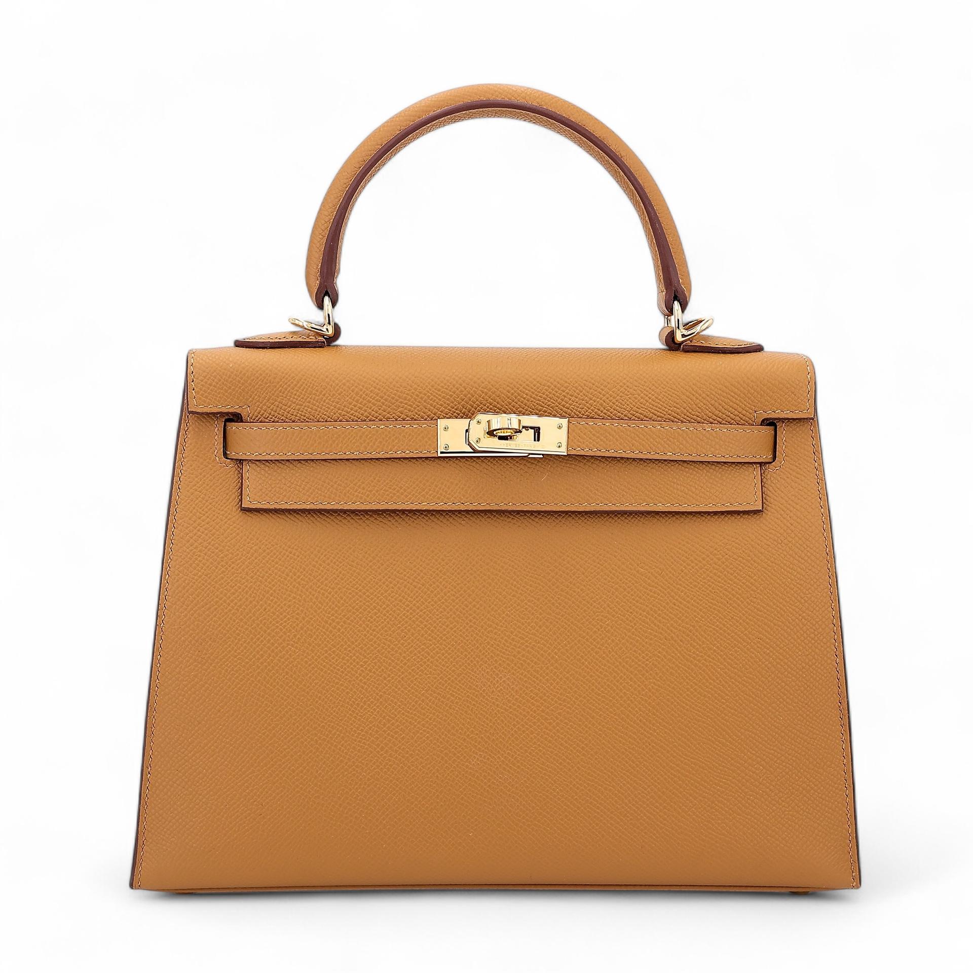 Excellent ( Rank SA ) HERMÈS Kelly 25 Sellier Sesame (2S) Epsom Gold hardware B (2023) - 1