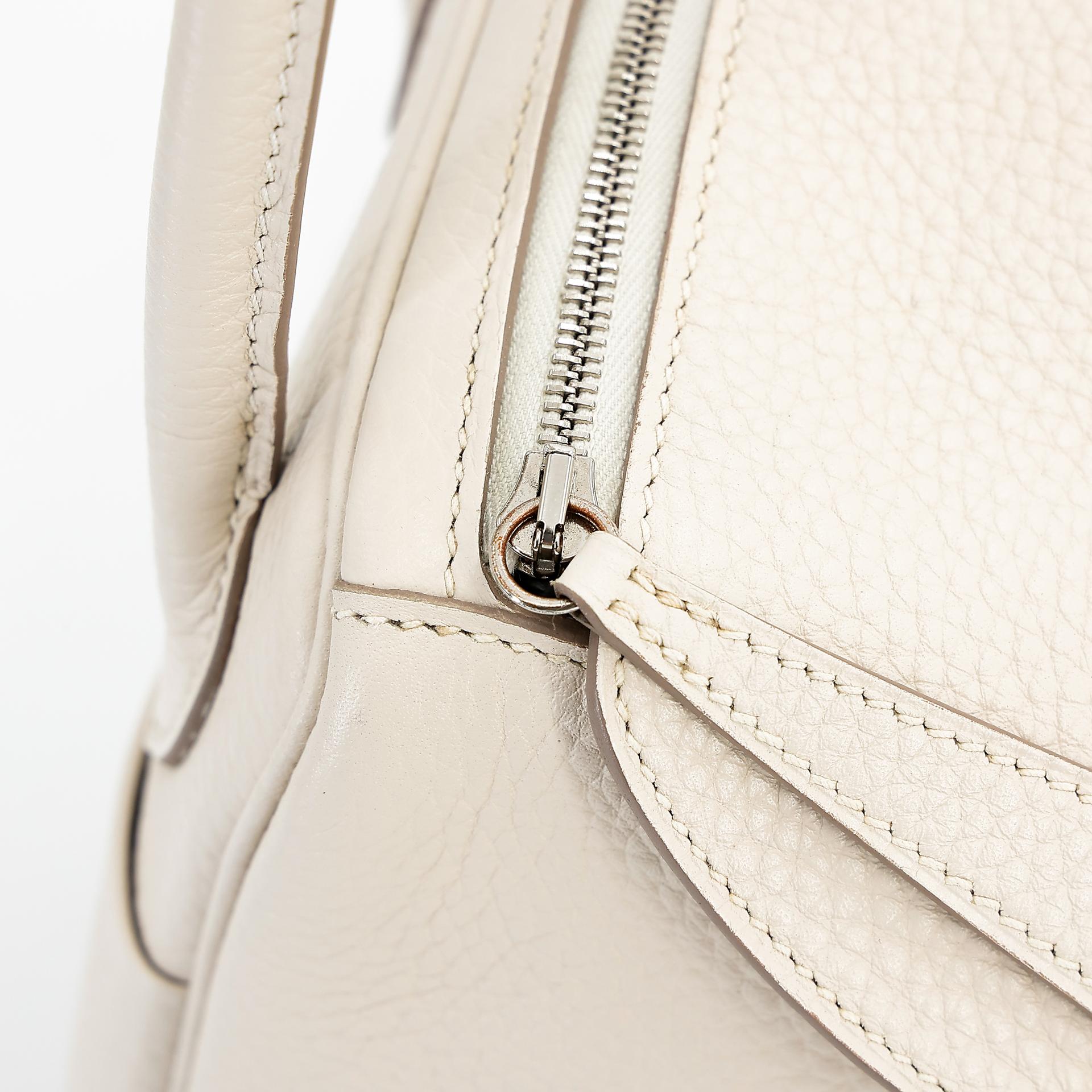 Very Good ( Rank A) HERMÈS Lindy 26 Craie (10) Clemence Palladium hardware X (2016) - 9