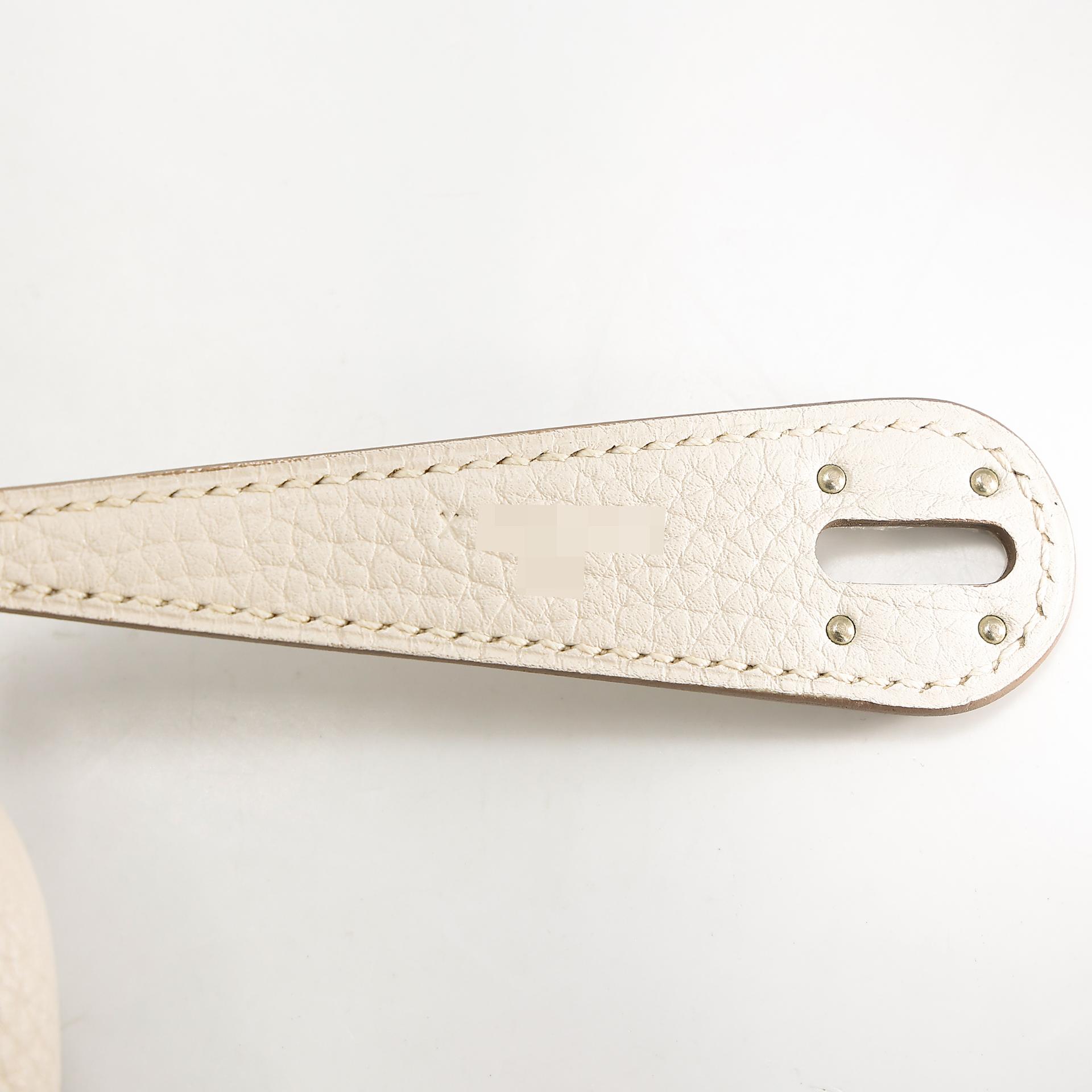 Very Good ( Rank A) HERMÈS Lindy 26 Craie (10) Clemence Palladium hardware X (2016) - 11