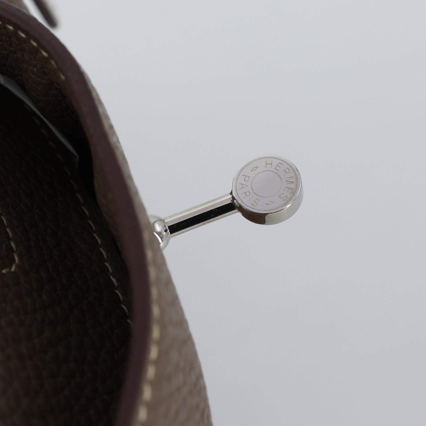 Good ( Rank AB) HERMÈS Lindy 30 Etoupe (18) Clemence Palladium hardware Square Q (2013) - 10