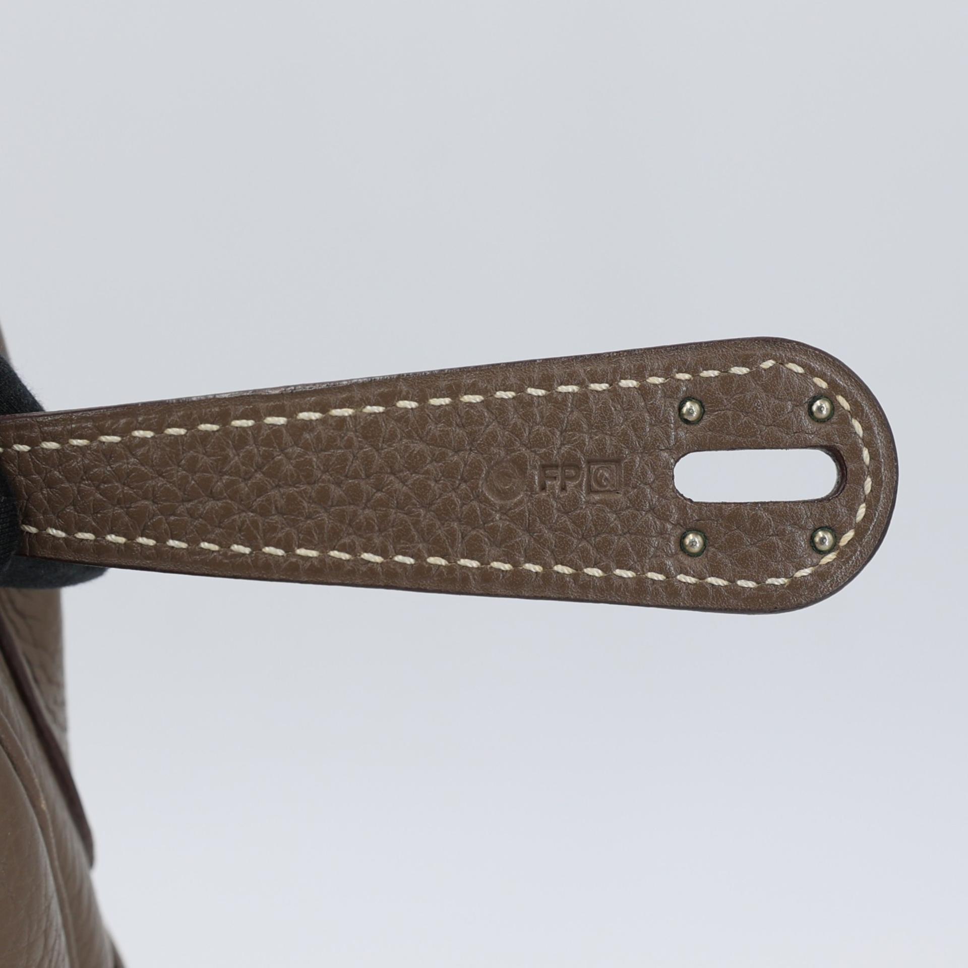 Good ( Rank AB) HERMÈS Lindy 30 Etoupe (18) Clemence Palladium hardware Square Q (2013) - 11