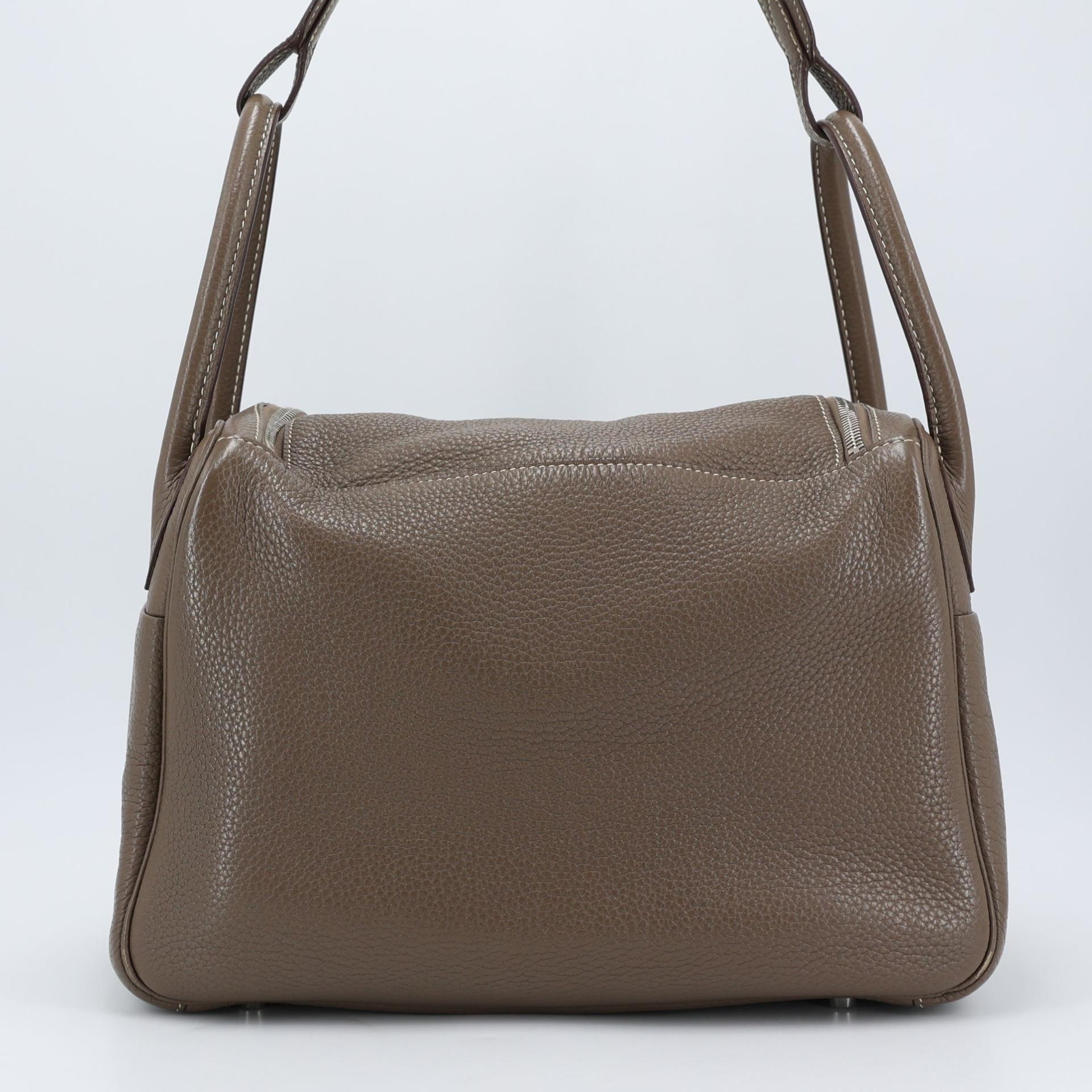 Good ( Rank AB) HERMÈS Lindy 30 Etoupe (18) Clemence Palladium hardware Square Q (2013) - 2