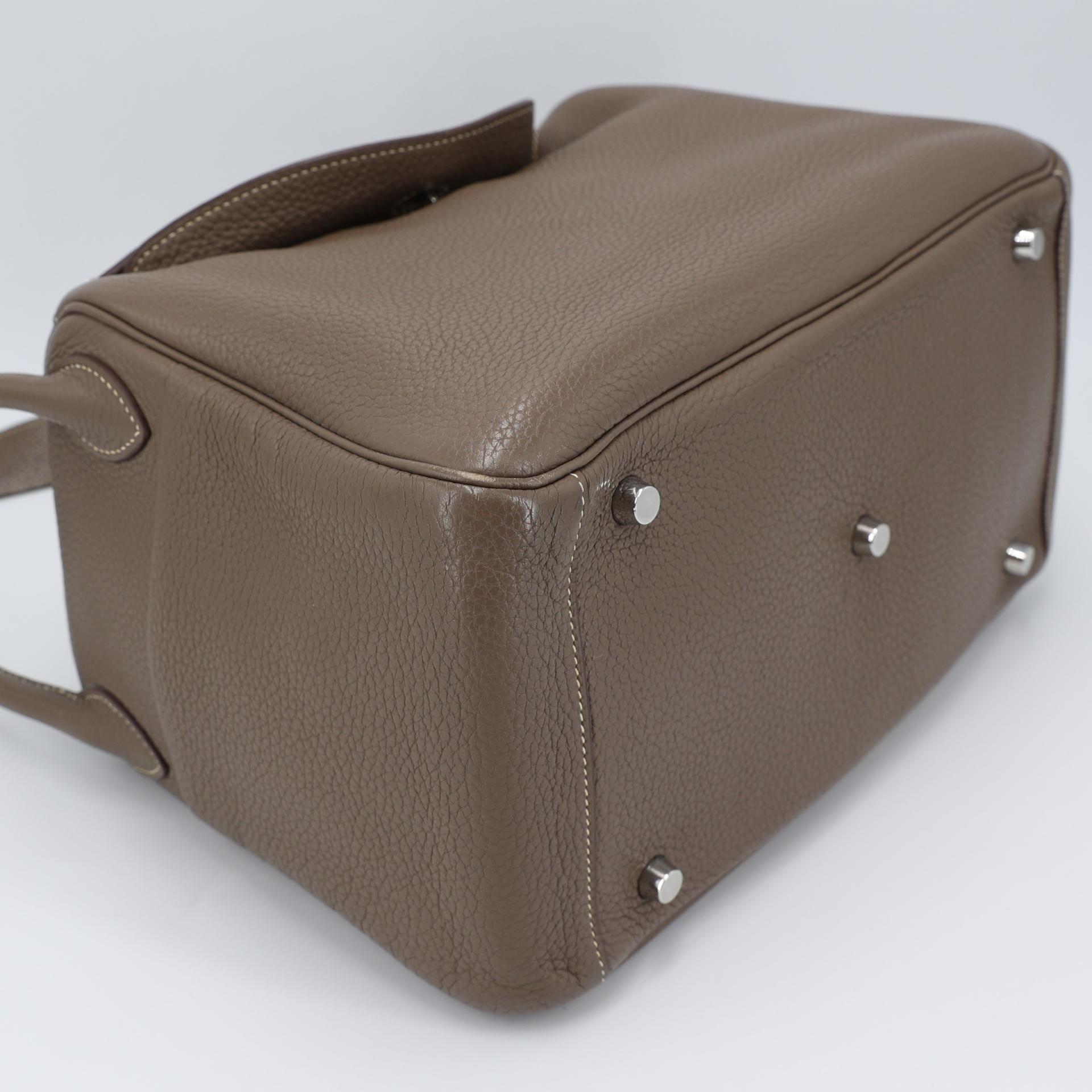 Good ( Rank AB) HERMÈS Lindy 30 Etoupe (18) Clemence Palladium hardware Square Q (2013) - 4