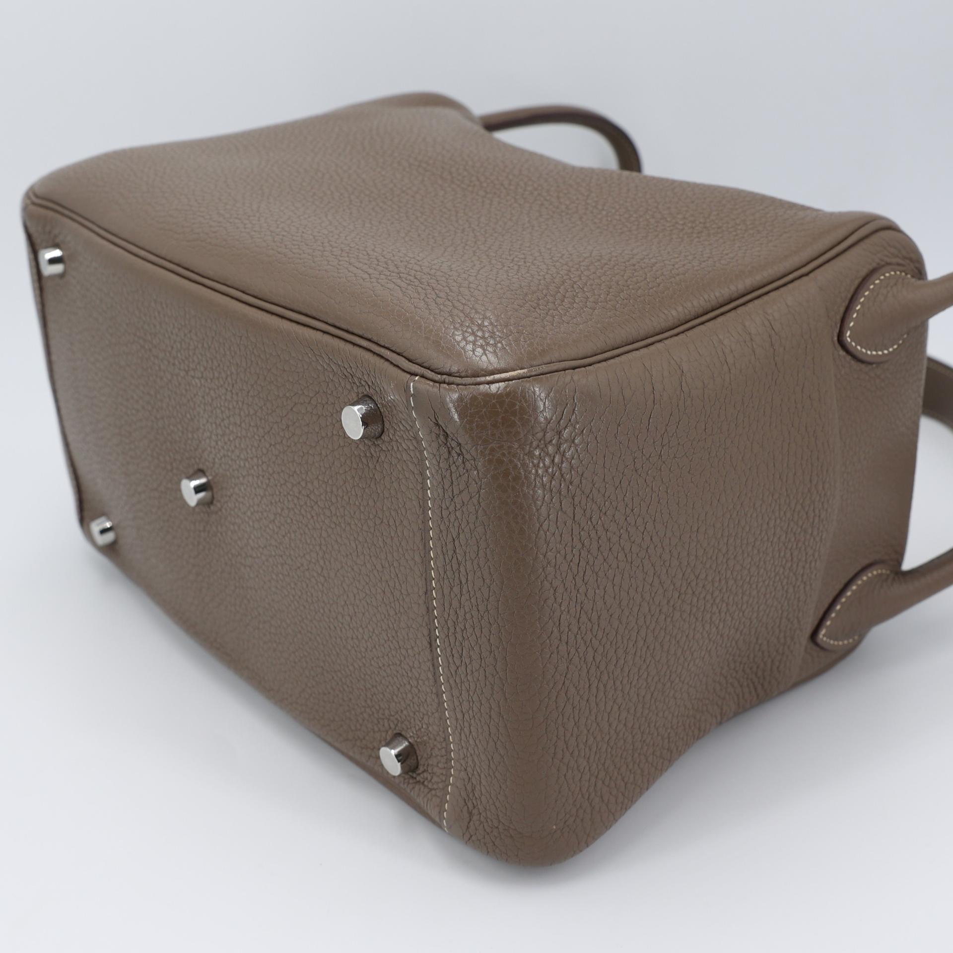Good ( Rank AB) HERMÈS Lindy 30 Etoupe (18) Clemence Palladium hardware Square Q (2013) - 7
