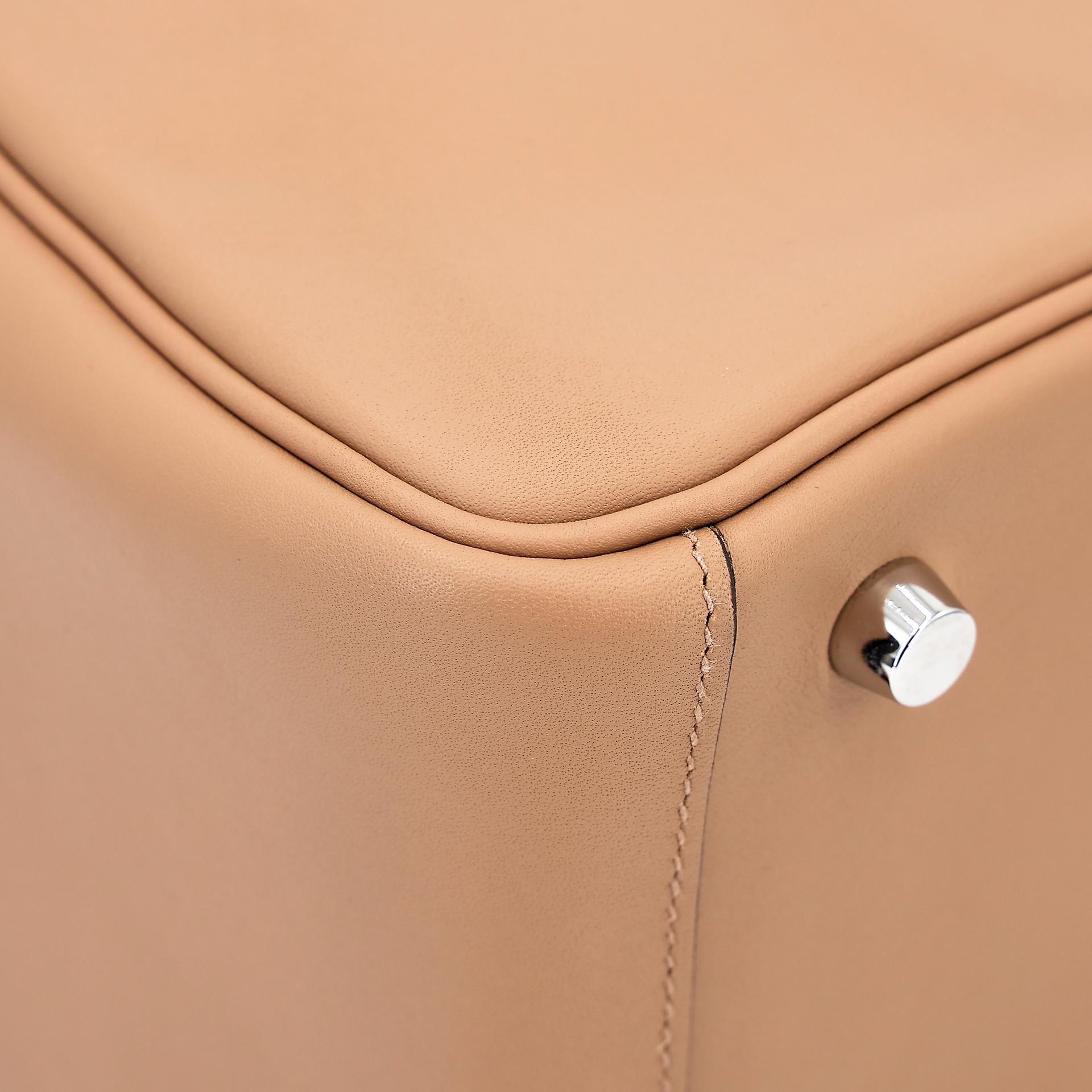 Very Good ( Rank A) HERMÈS Lindy 26 Verso Chai (0M) Mauve Sylvestre (X9) Swift Palladium hardware U (2022) - 11