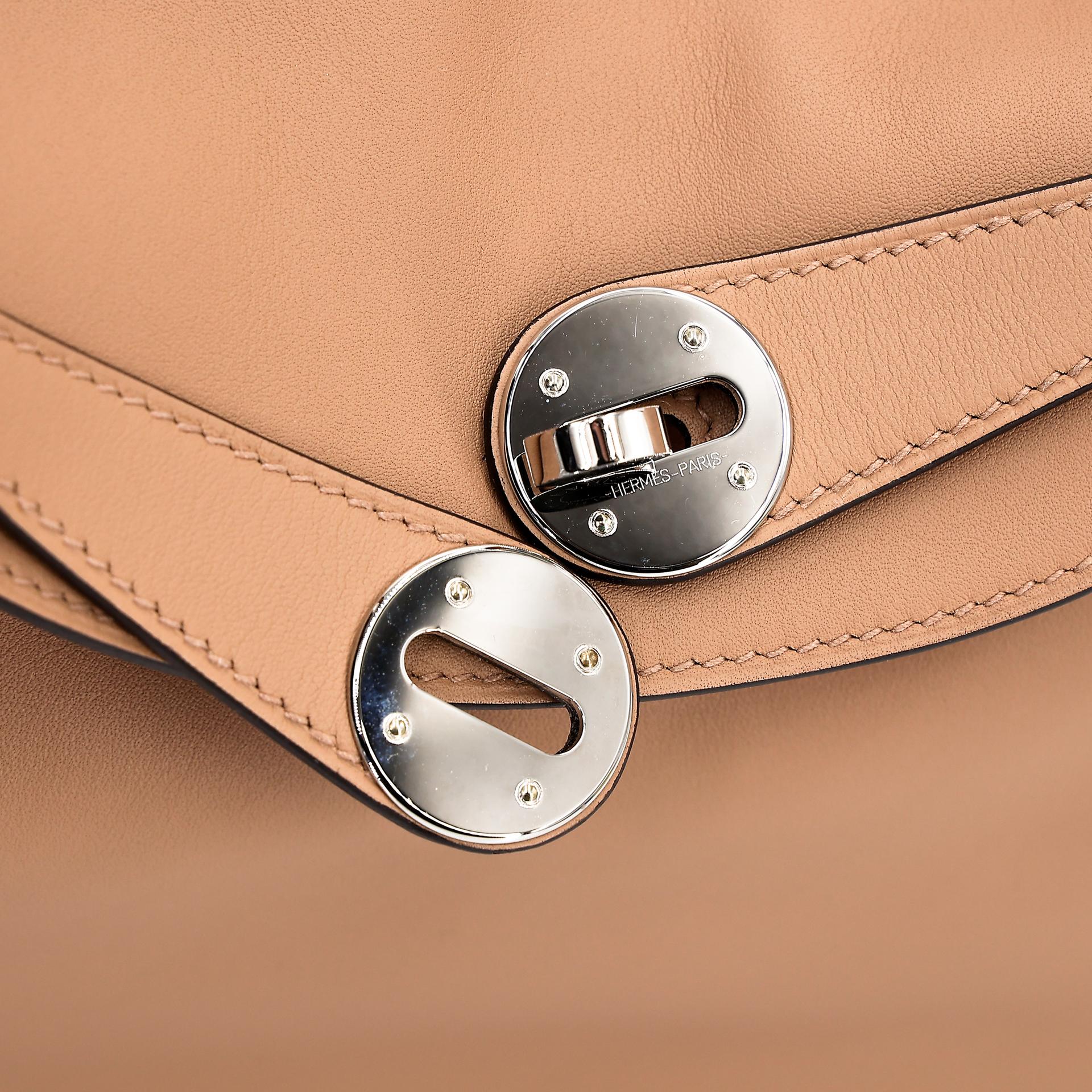 Very Good ( Rank A) HERMÈS Lindy 26 Verso Chai (0M) Mauve Sylvestre (X9) Swift Palladium hardware U (2022) - 12