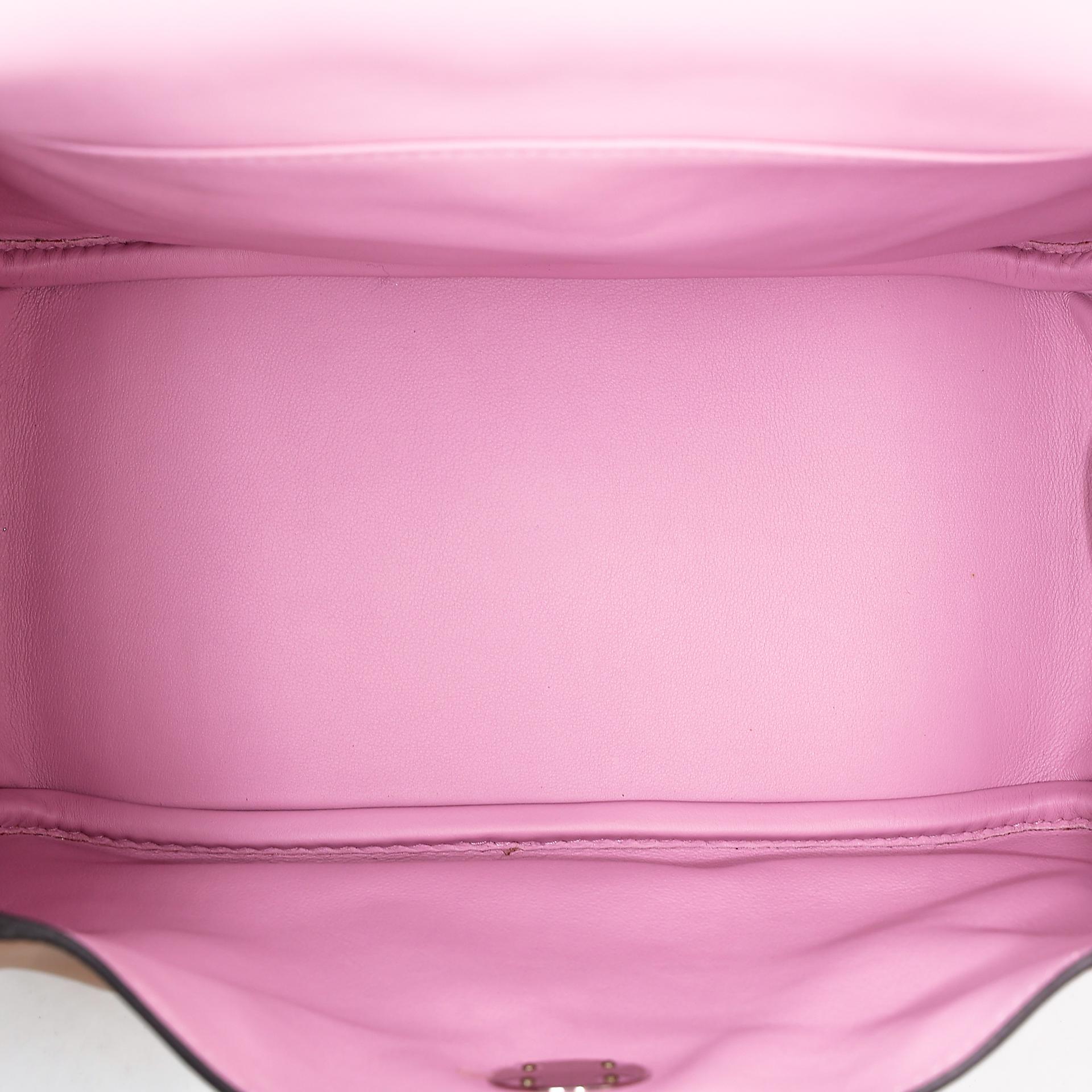 Very Good ( Rank A) HERMÈS Lindy 26 Verso Chai (0M) Mauve Sylvestre (X9) Swift Palladium hardware U (2022) - 20