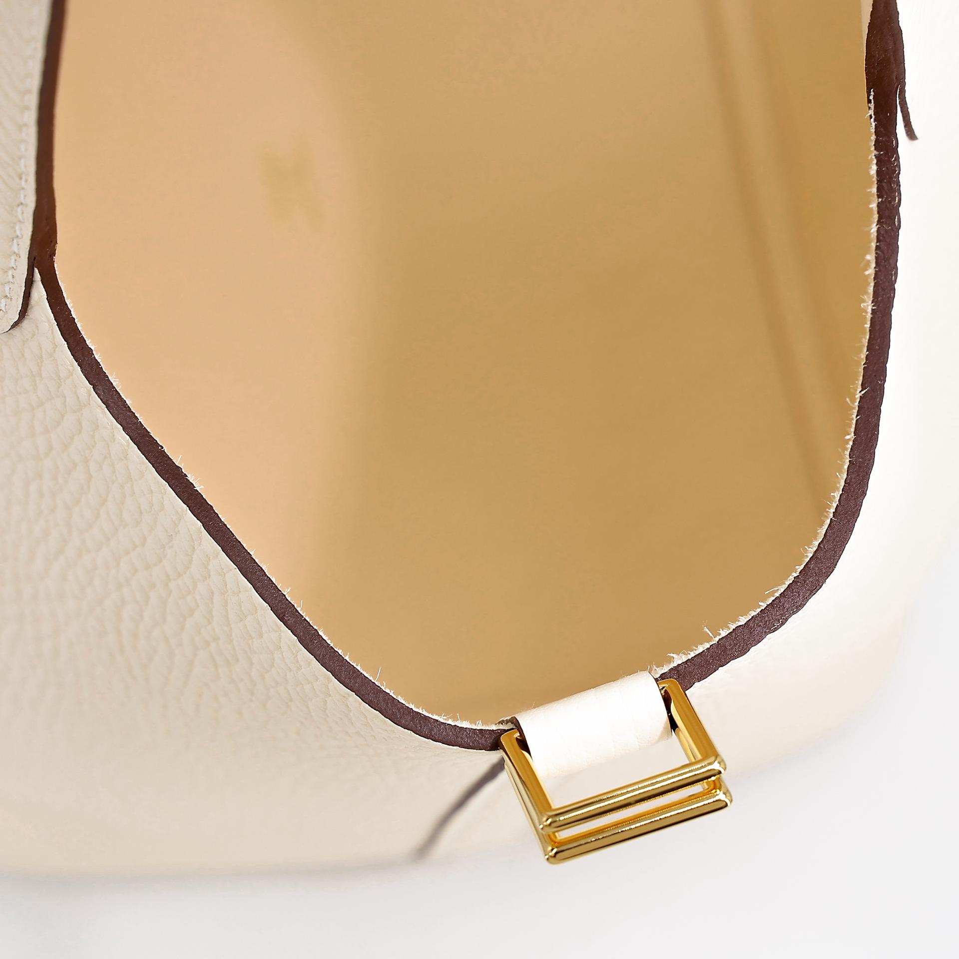 Excellent ( Rank SA ) HERMÈS Picotin Lock MM Nata (I2) Clemence Gold hardware B (2023) - 12