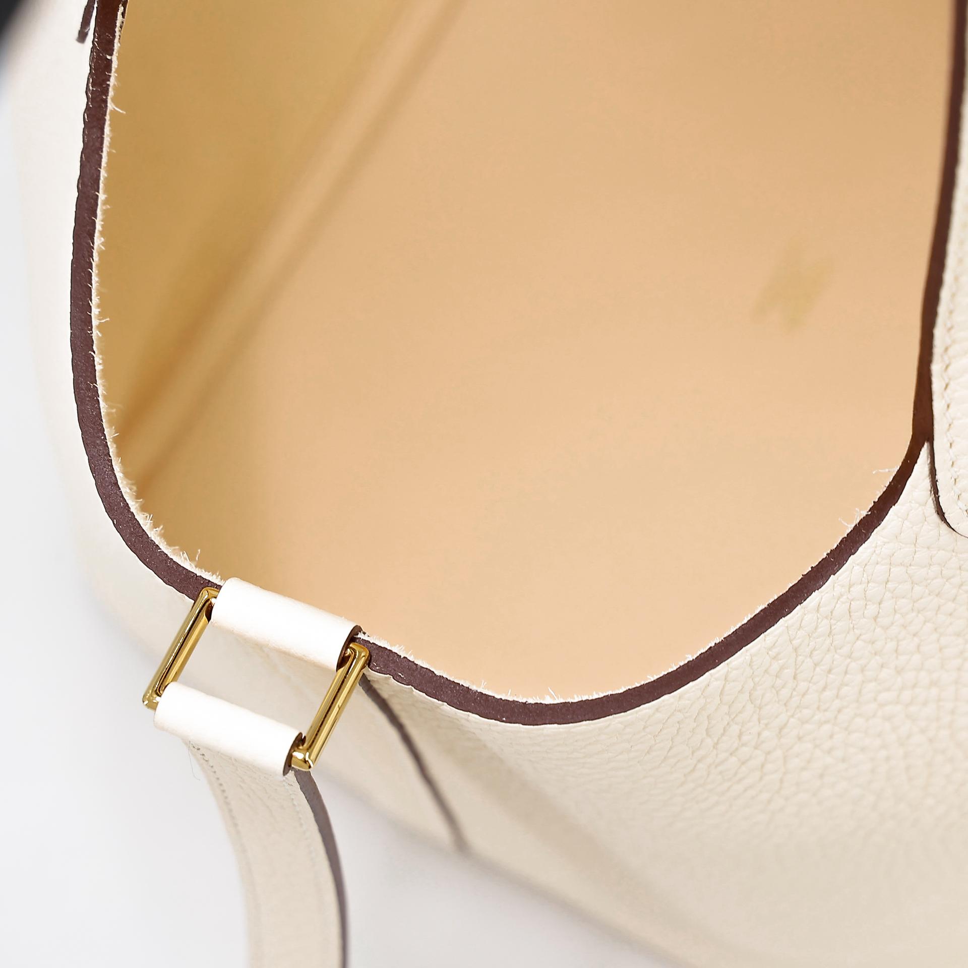 Excellent ( Rank SA ) HERMÈS Picotin Lock MM Nata (I2) Clemence Gold hardware B (2023) - 13