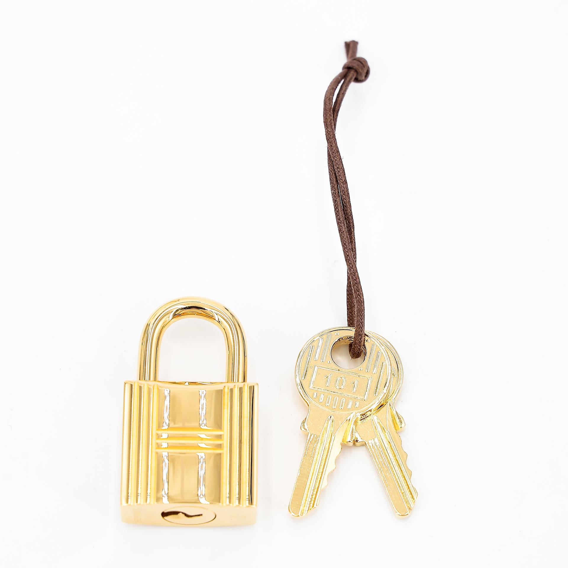 Excellent ( Rank SA ) HERMÈS Picotin Lock MM Nata (I2) Clemence Gold hardware B (2023) - 16