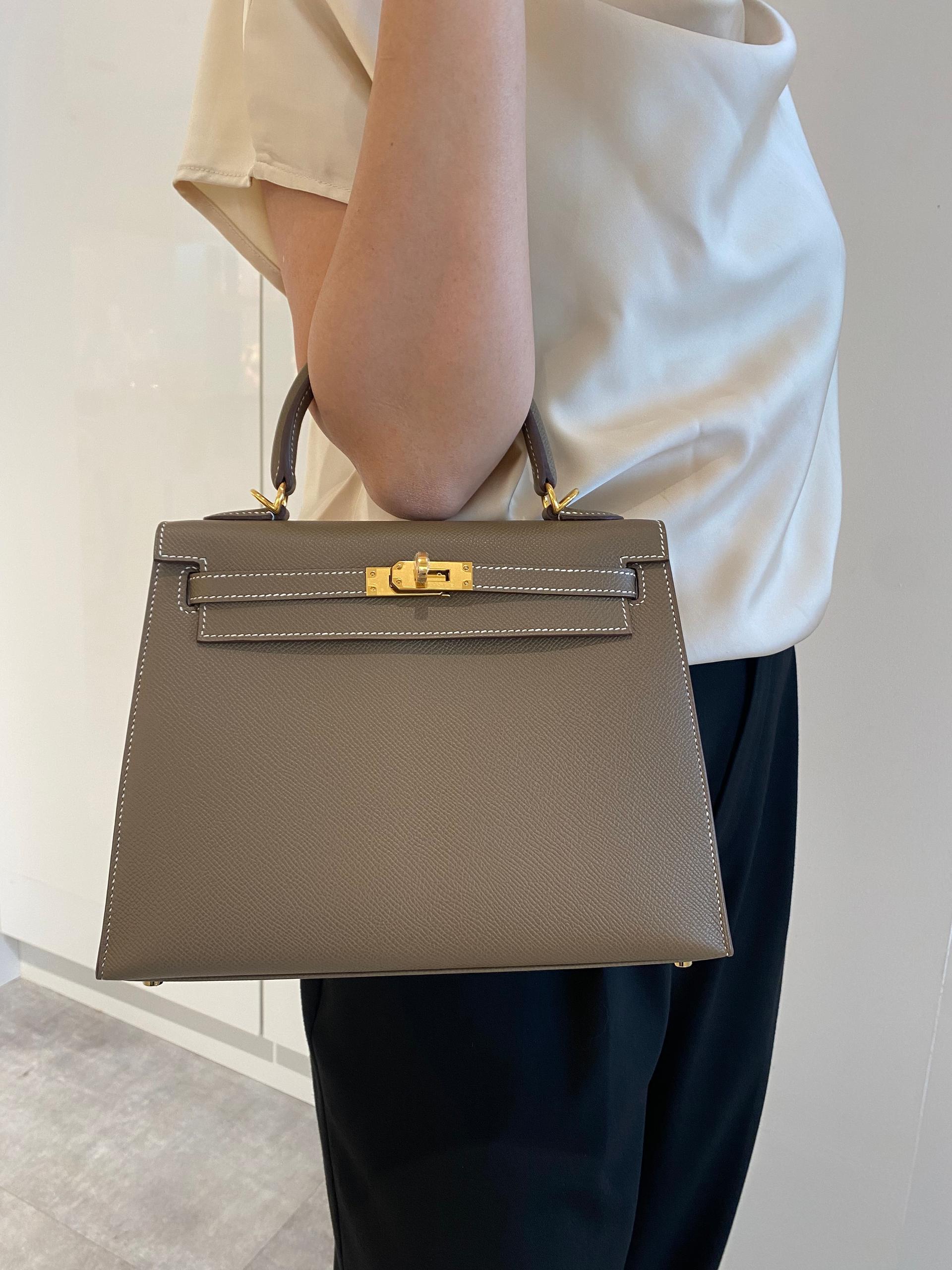 Brand New ( Rank N ) HERMÈS Kelly 25 Sellier Etoupe (18) Epsom Gold hardware W (2024) - 15