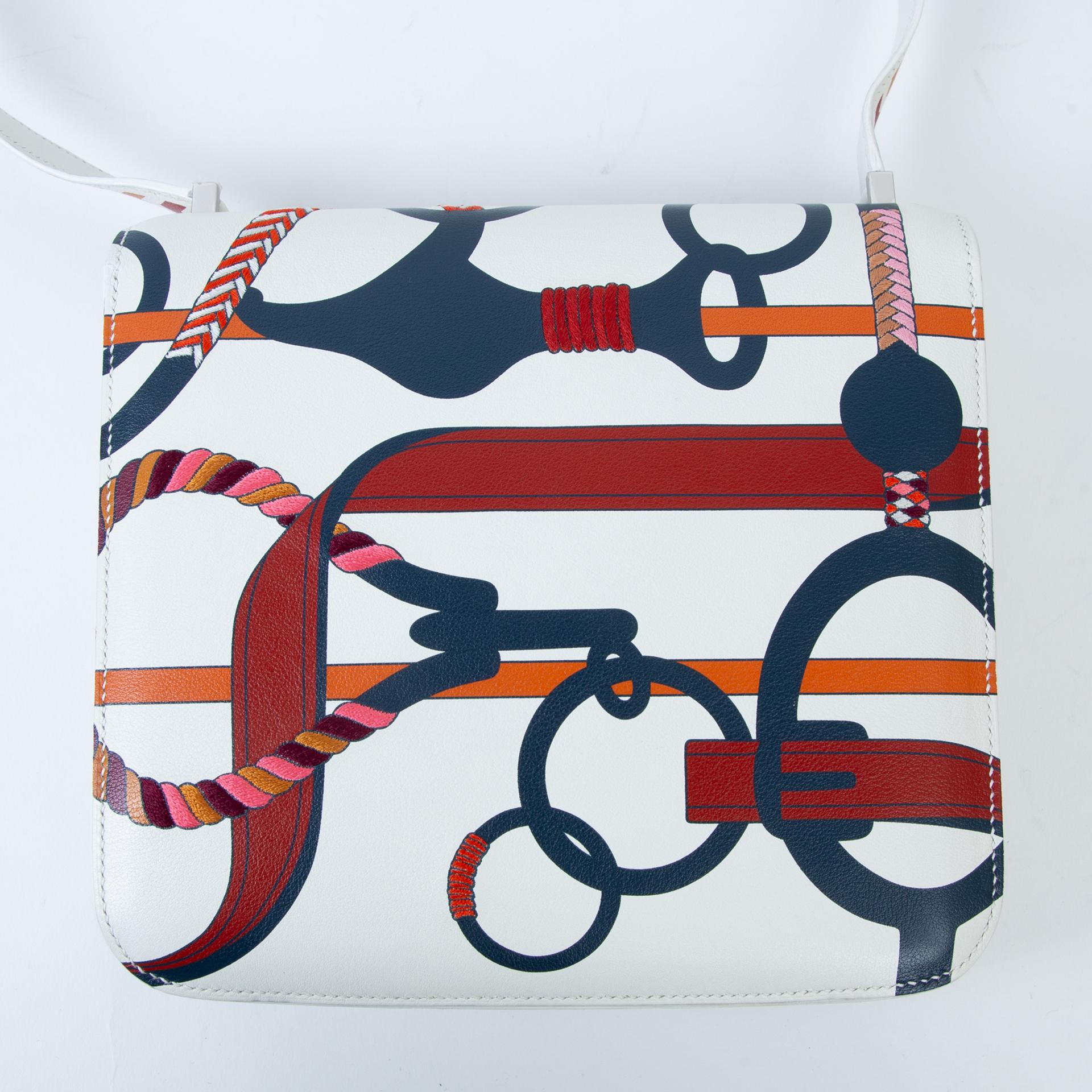 Very Good ( Rank A)  HERMÈS  2002-20 White Evercolor Palladium hardware Y (2020) - 2